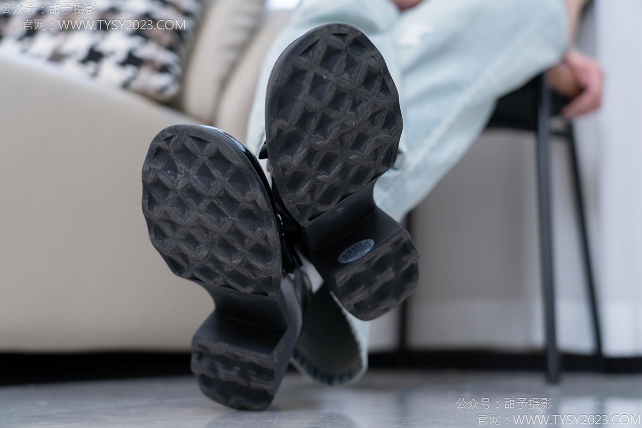 图片[20]-甜予摄影 NO.162 知知-皮鞋、白棉袜、裸足[84P] – 速更版-美库