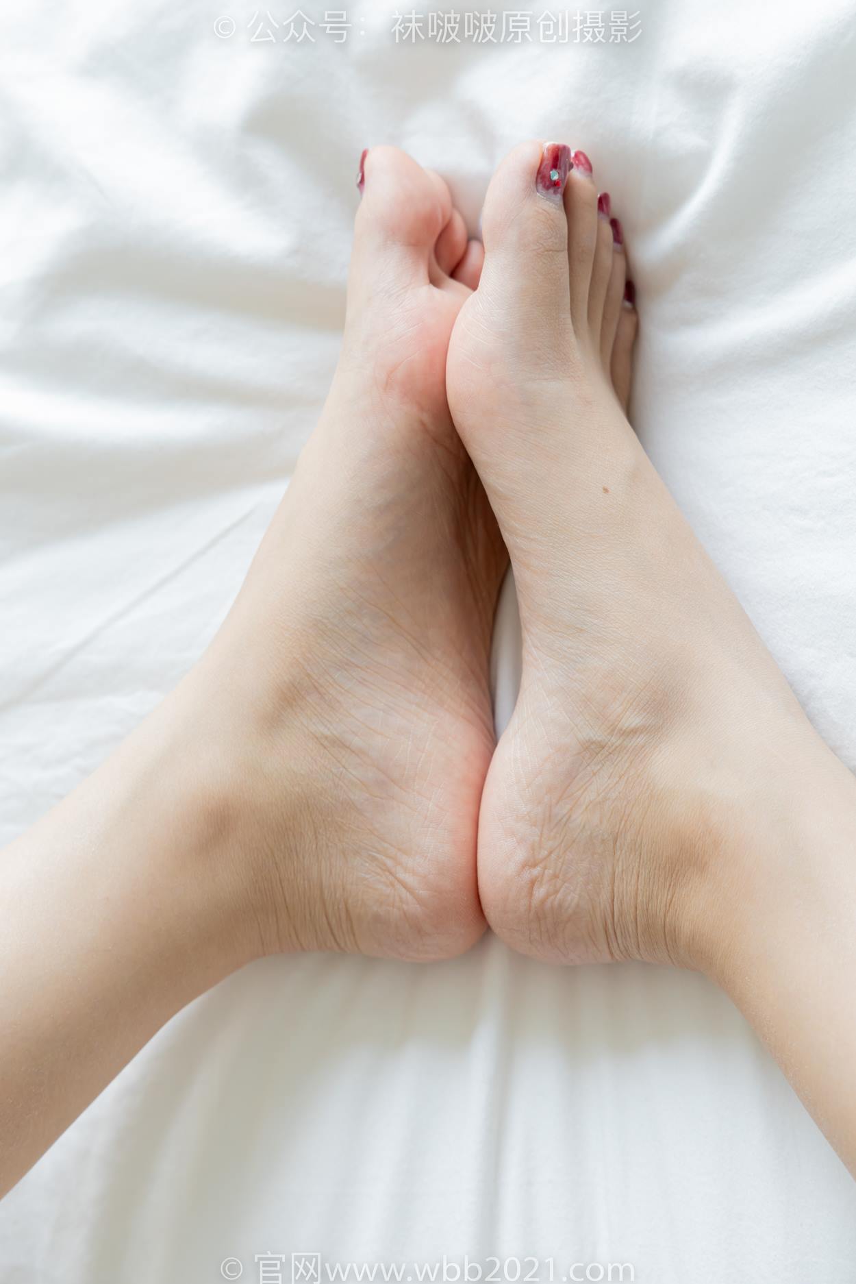 图片[78]-[BoBoSocks袜啵啵]NO.526 焦糖-三双高跟鞋、薄肉丝（脚尖透明款）、裸足（红色美甲）（花絮版）[105P] – 速更版-美库