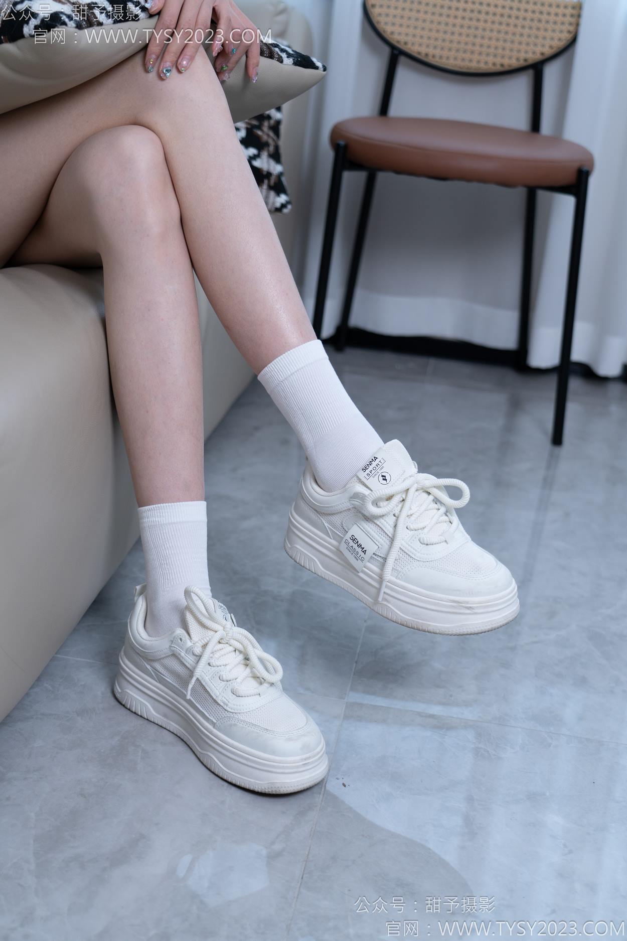 图片[10]-甜予摄影 NO.164 珞珞-板鞋、白棉袜、裸足[110P] – 速更版-美库