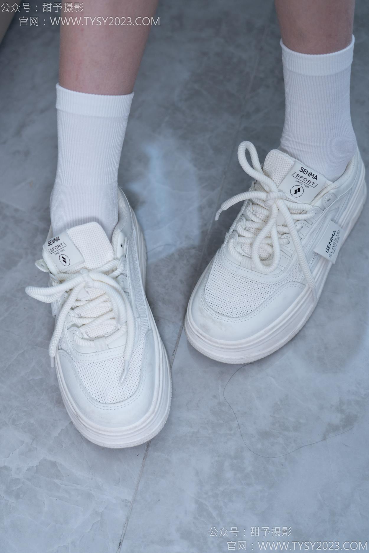 图片[24]-甜予摄影 NO.164 珞珞-板鞋、白棉袜、裸足[110P] – 速更版-美库