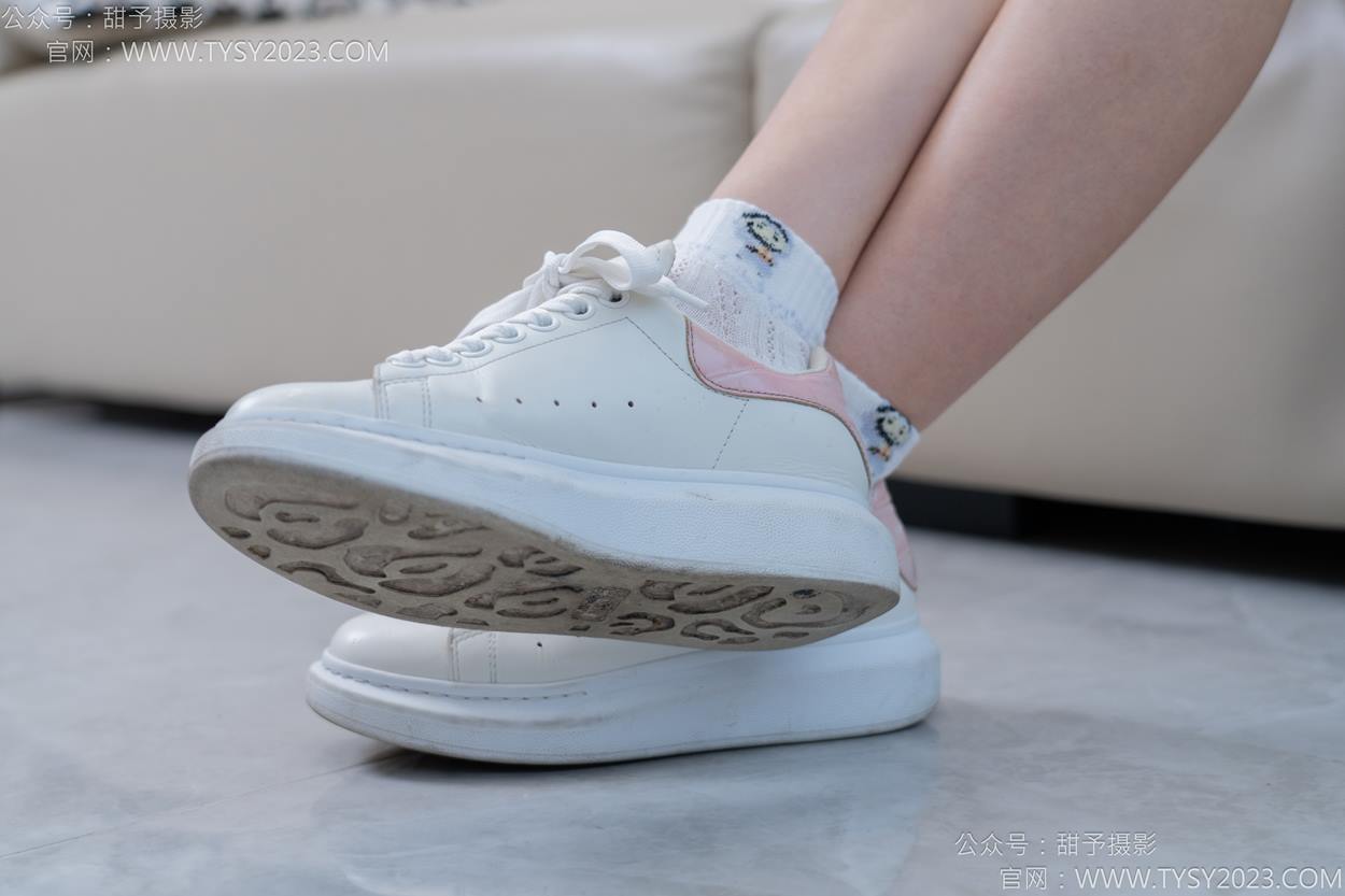 图片[10]-甜予摄影 NO.165 贝壳-板鞋、白棉袜、裸足[100P] – 速更版-美库