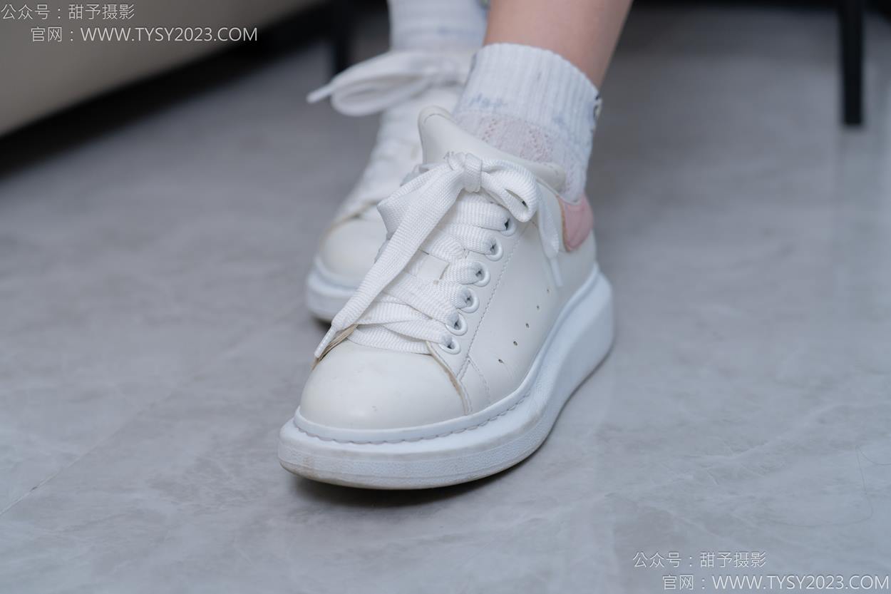 图片[18]-甜予摄影 NO.165 贝壳-板鞋、白棉袜、裸足[100P] – 速更版-美库