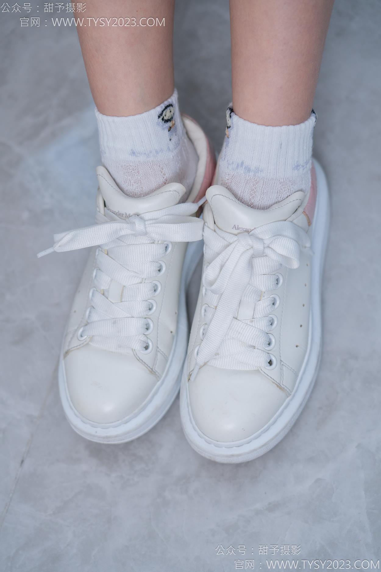 图片[20]-甜予摄影 NO.165 贝壳-板鞋、白棉袜、裸足[100P] – 速更版-美库