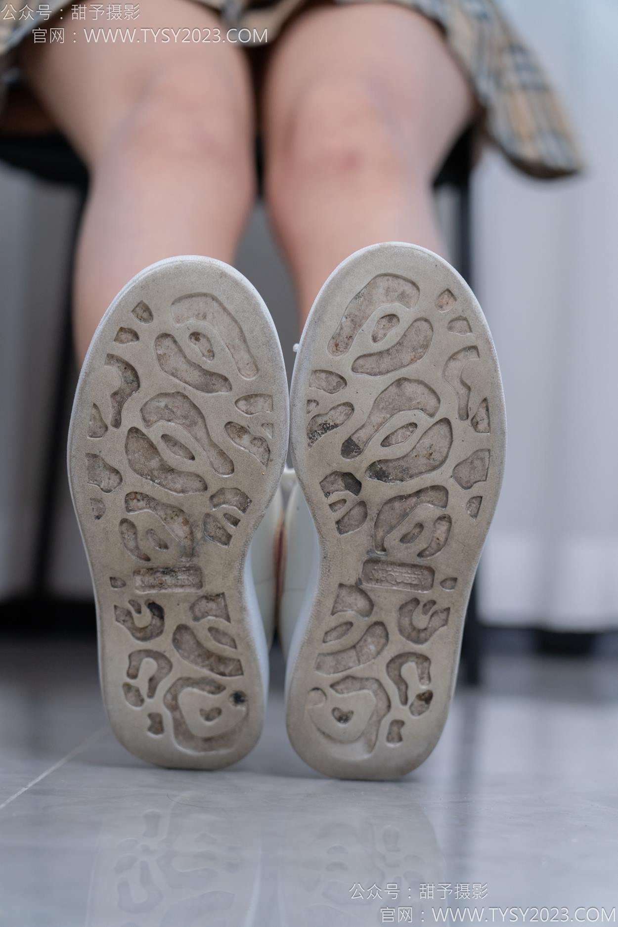 图片[23]-甜予摄影 NO.165 贝壳-板鞋、白棉袜、裸足[100P] – 速更版-美库