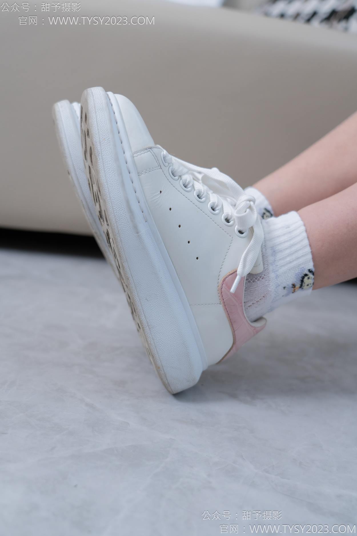 图片[26]-甜予摄影 NO.165 贝壳-板鞋、白棉袜、裸足[100P] – 速更版-美库