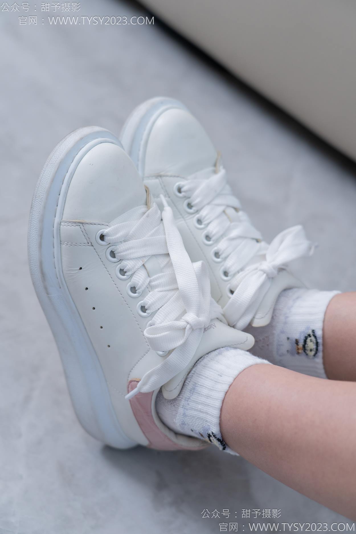 图片[27]-甜予摄影 NO.165 贝壳-板鞋、白棉袜、裸足[100P] – 速更版-美库