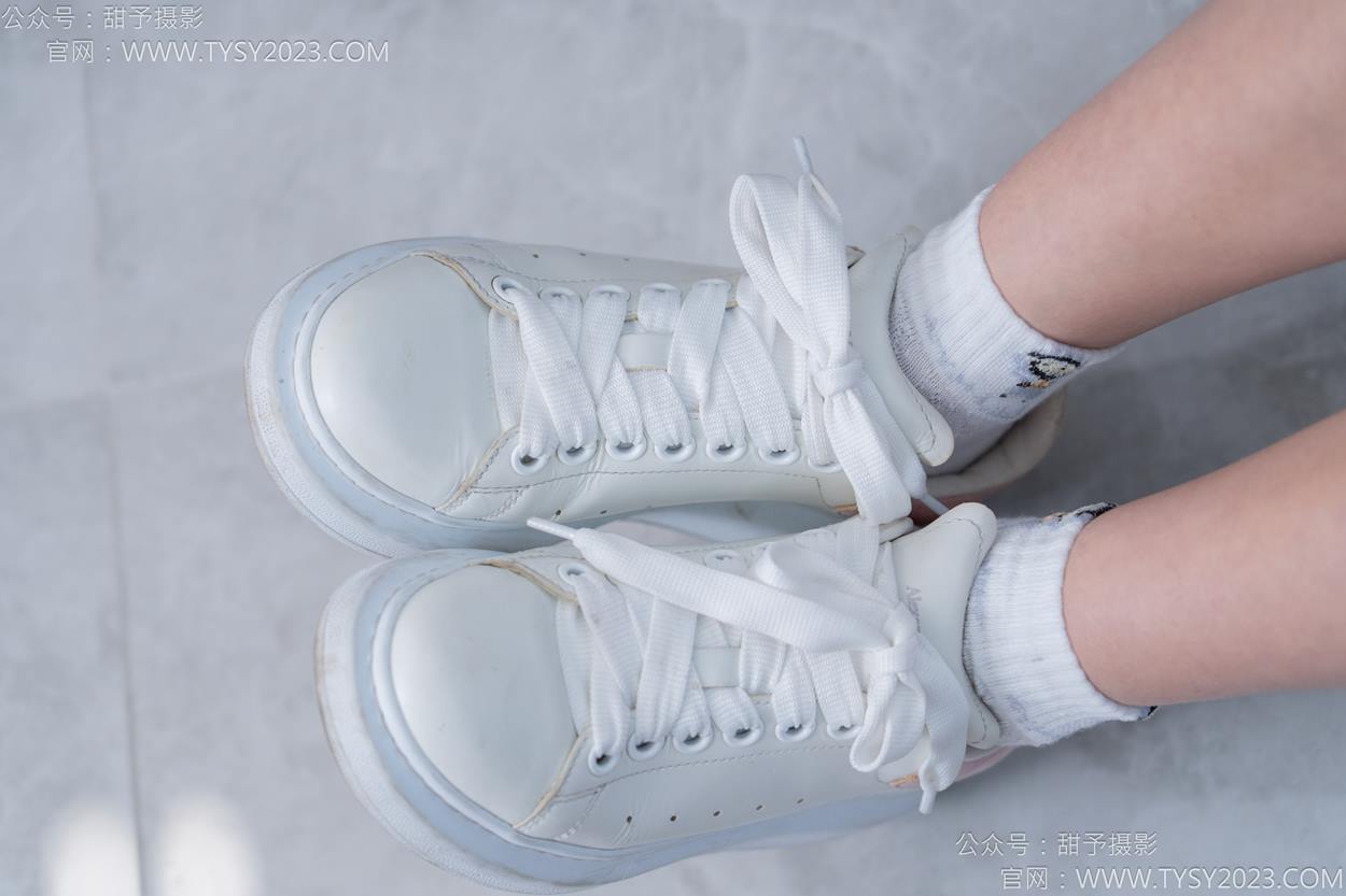图片[28]-甜予摄影 NO.165 贝壳-板鞋、白棉袜、裸足[100P] – 速更版-美库