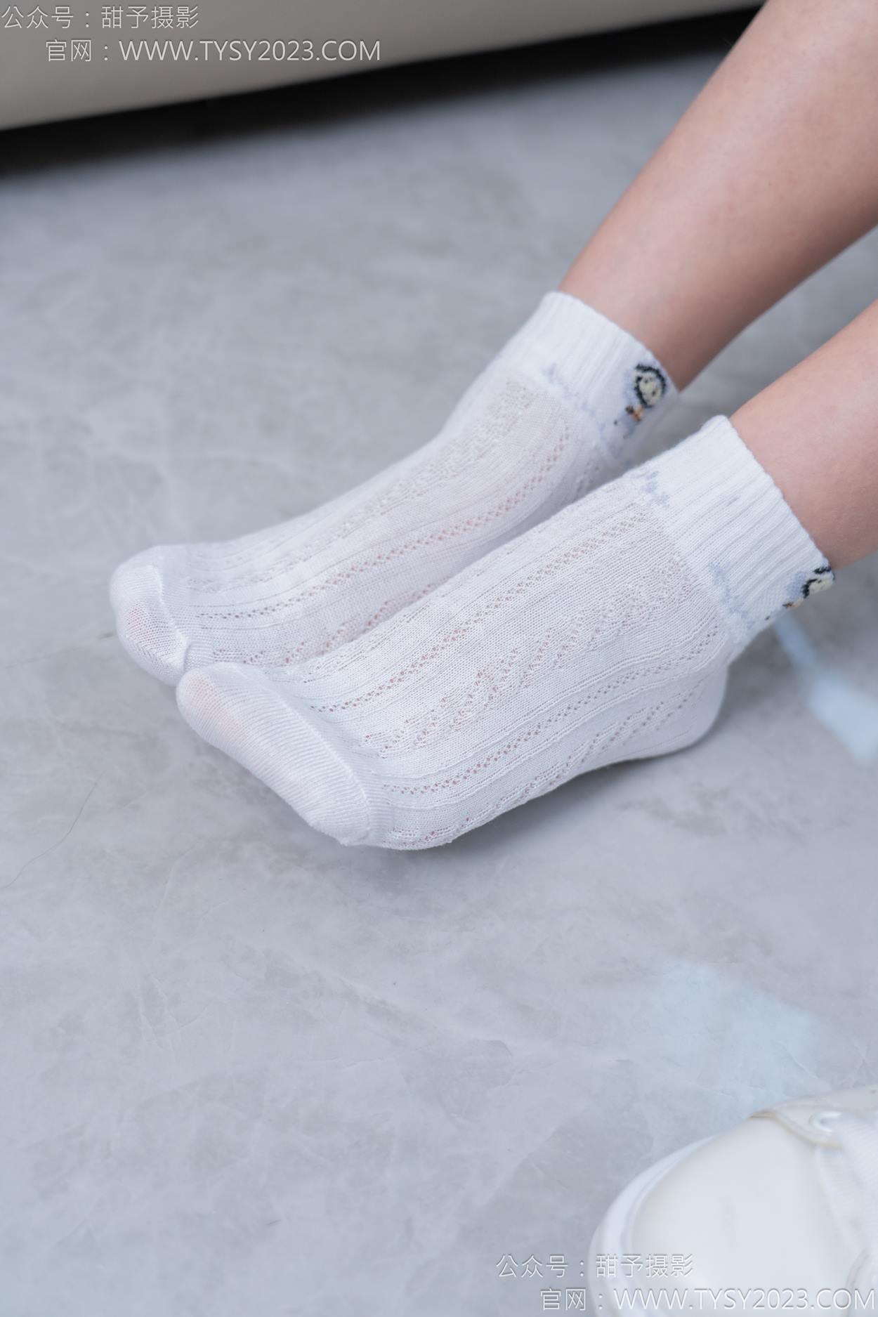 图片[32]-甜予摄影 NO.165 贝壳-板鞋、白棉袜、裸足[100P] – 速更版-美库