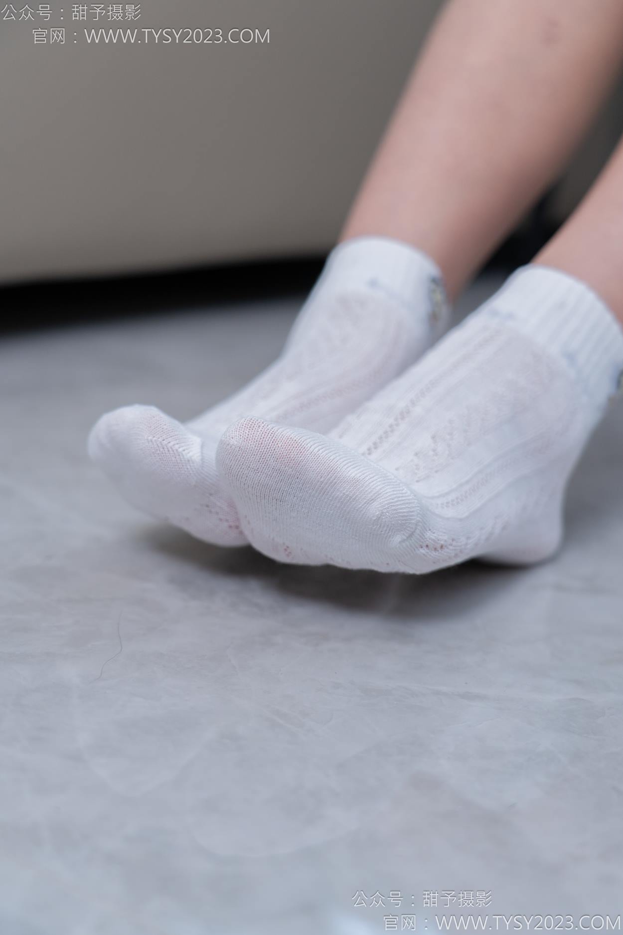 图片[34]-甜予摄影 NO.165 贝壳-板鞋、白棉袜、裸足[100P] – 速更版-美库