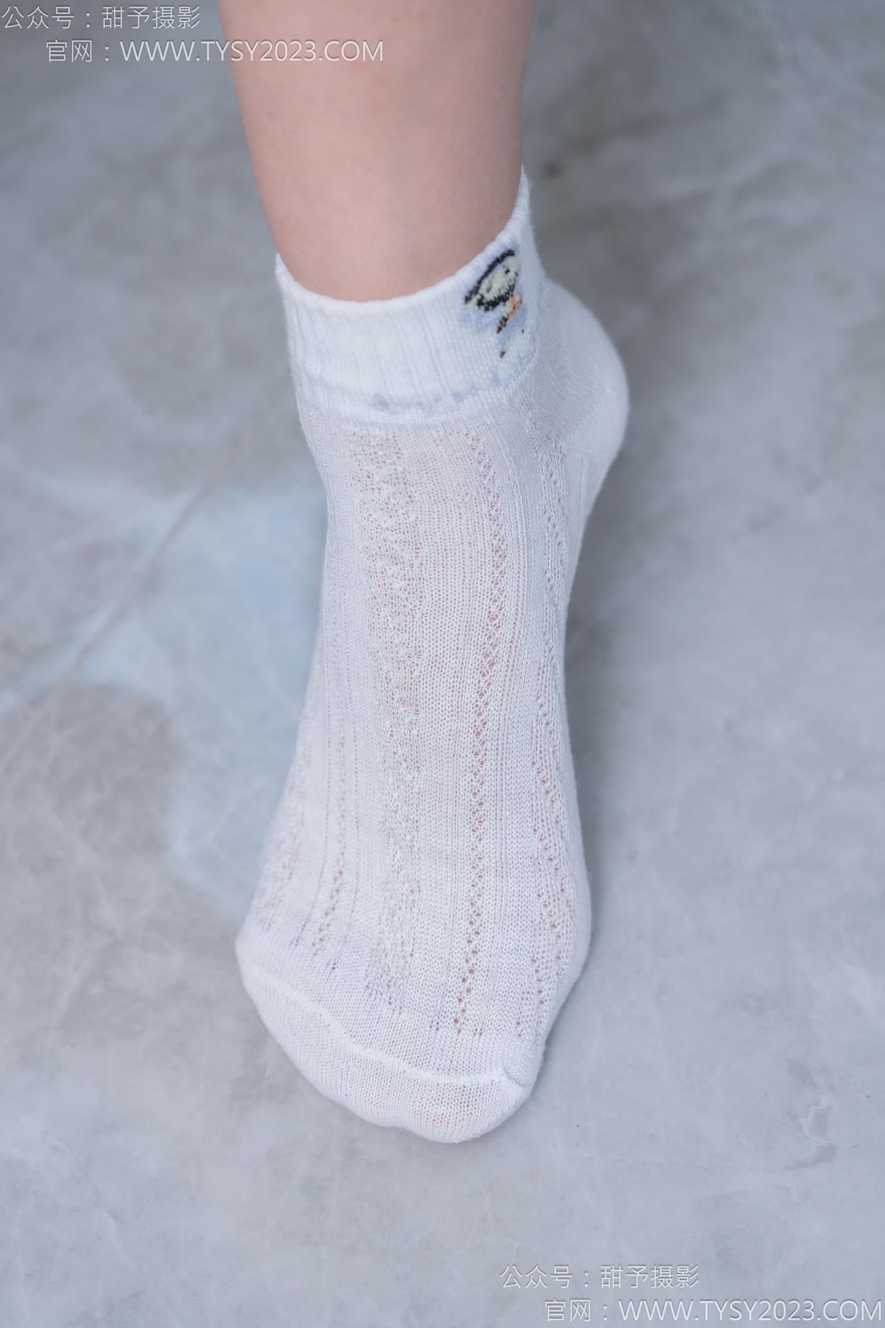 图片[41]-甜予摄影 NO.165 贝壳-板鞋、白棉袜、裸足[100P] – 速更版-美库