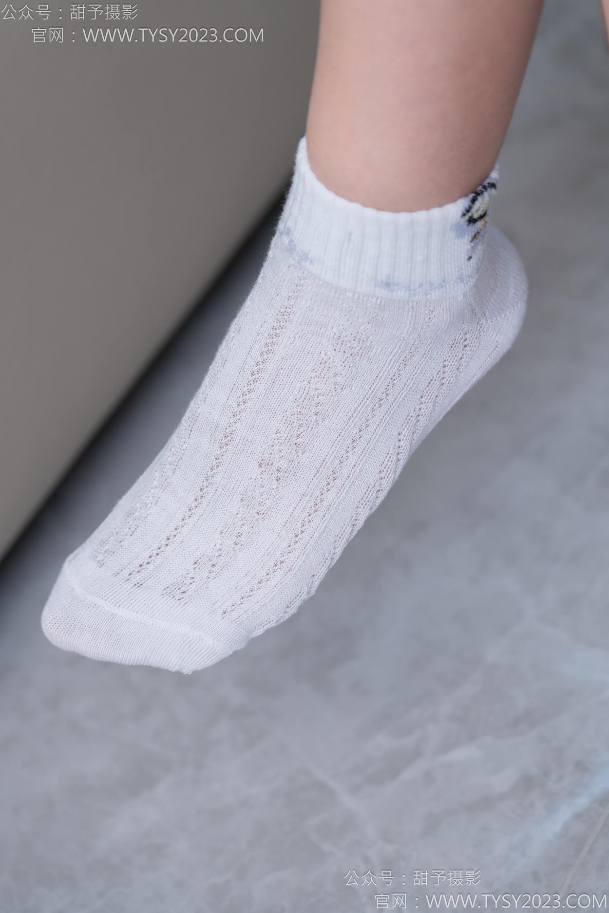 图片[42]-甜予摄影 NO.165 贝壳-板鞋、白棉袜、裸足[100P] – 速更版-美库