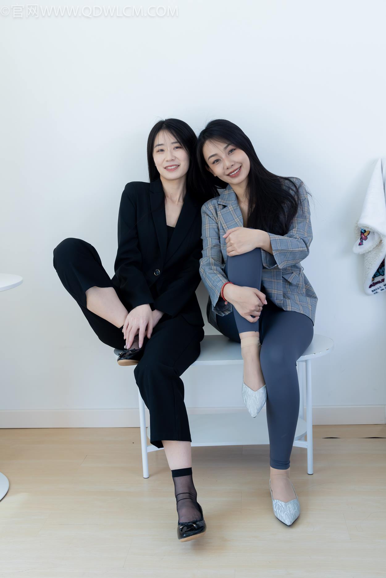 图片[27]-物恋传媒 NO.2338 菜菜&岚岚-两双平底鞋、短黑丝、短肉丝[125P] – 速更版-美库