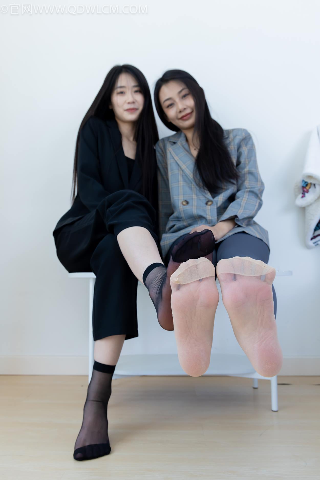 图片[35]-物恋传媒 NO.2338 菜菜&岚岚-两双平底鞋、短黑丝、短肉丝[125P] – 速更版-美库