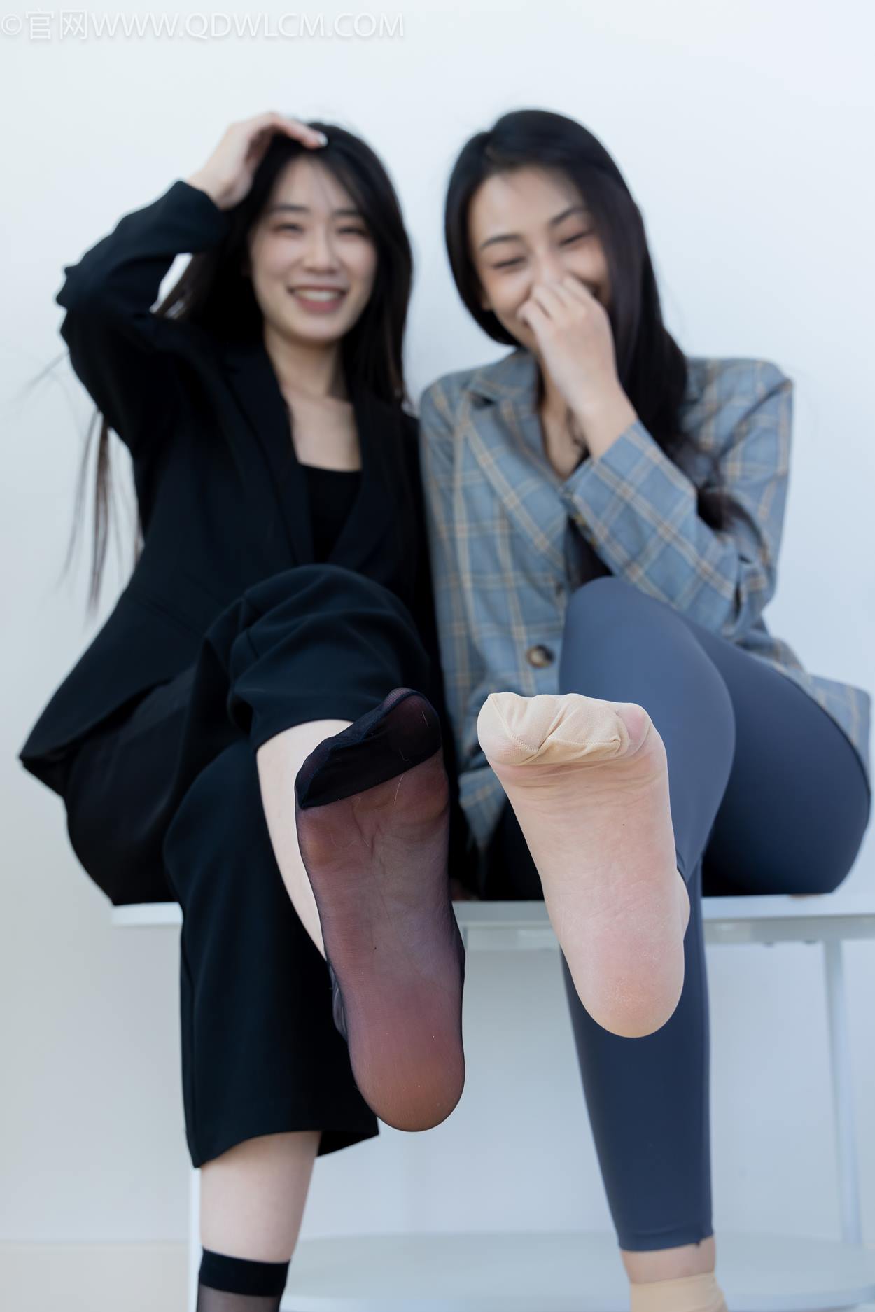 图片[37]-物恋传媒 NO.2338 菜菜&岚岚-两双平底鞋、短黑丝、短肉丝[125P] – 速更版-美库