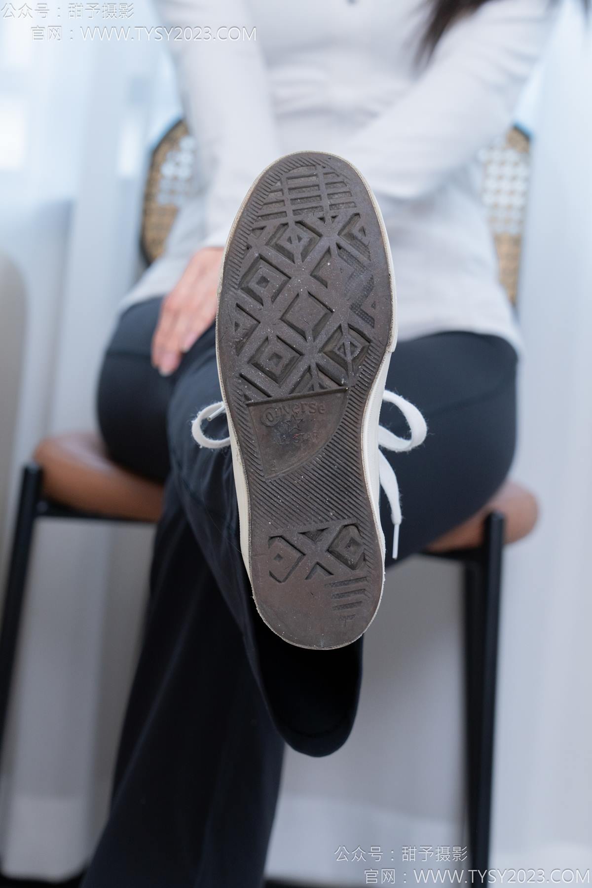 图片[32]-甜予摄影 NO.169 贝壳-帆布鞋、白棉袜、裸足[91P] – 速更版-美库