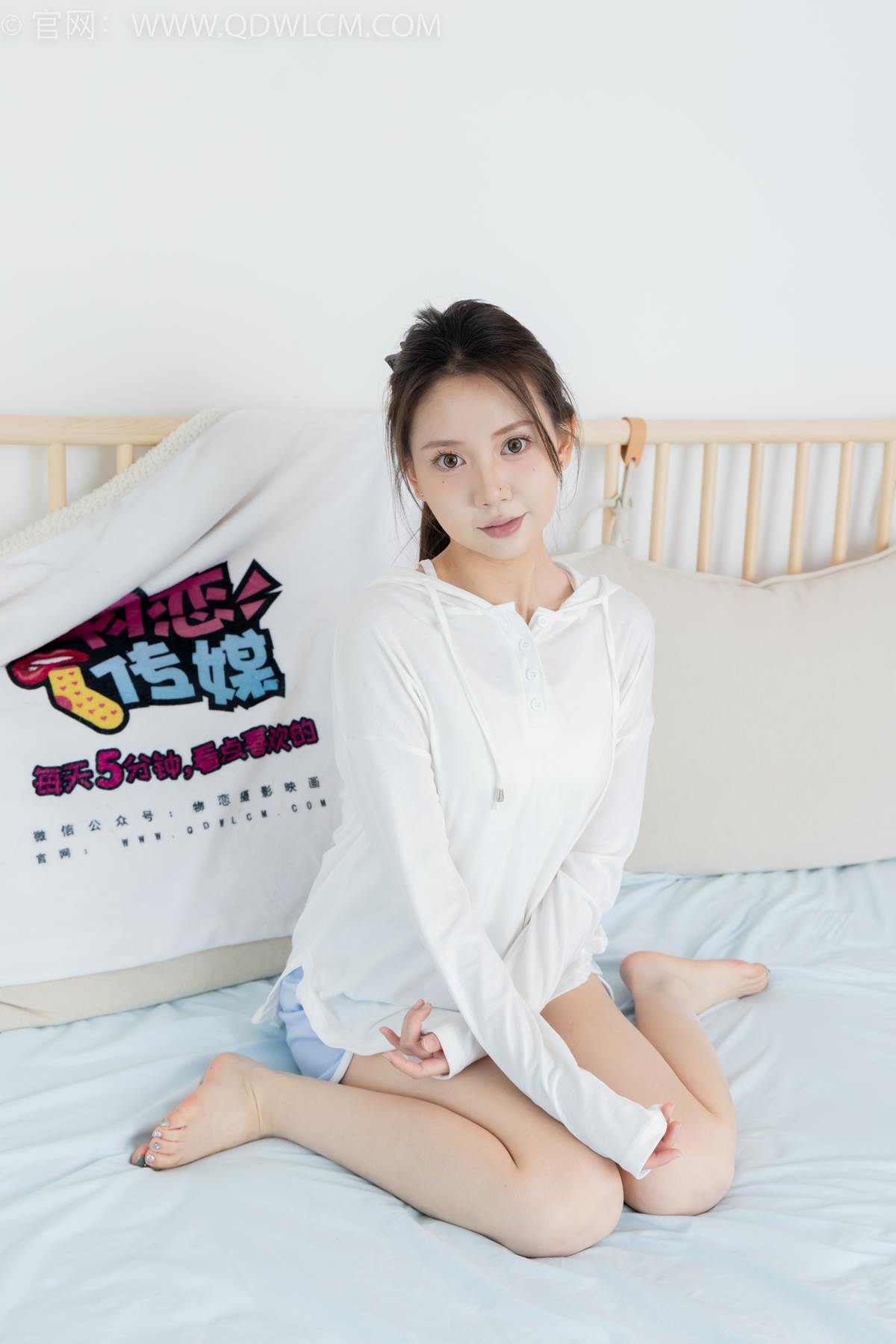 图片[123]-物恋传媒 NO.2348 小曦-板鞋、白棉袜、裸足[155P] – 速更版-美库