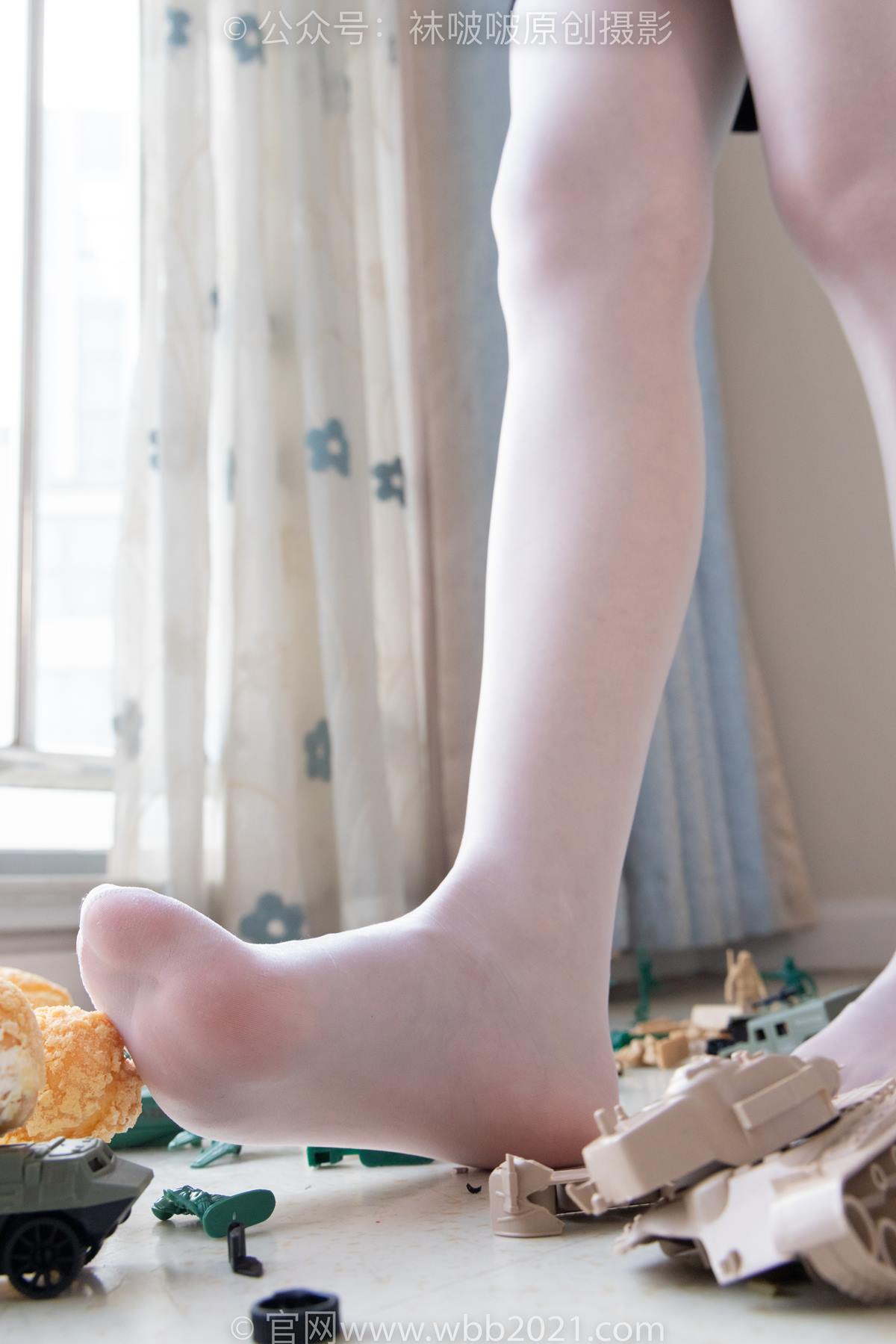 图片[18]-[BoBoSocks袜啵啵]NO.544 甜甜圈-高跟鞋、油亮薄白丝、裸足、踩小人和奶油泡芙剧情[140P] – 速更版-美库