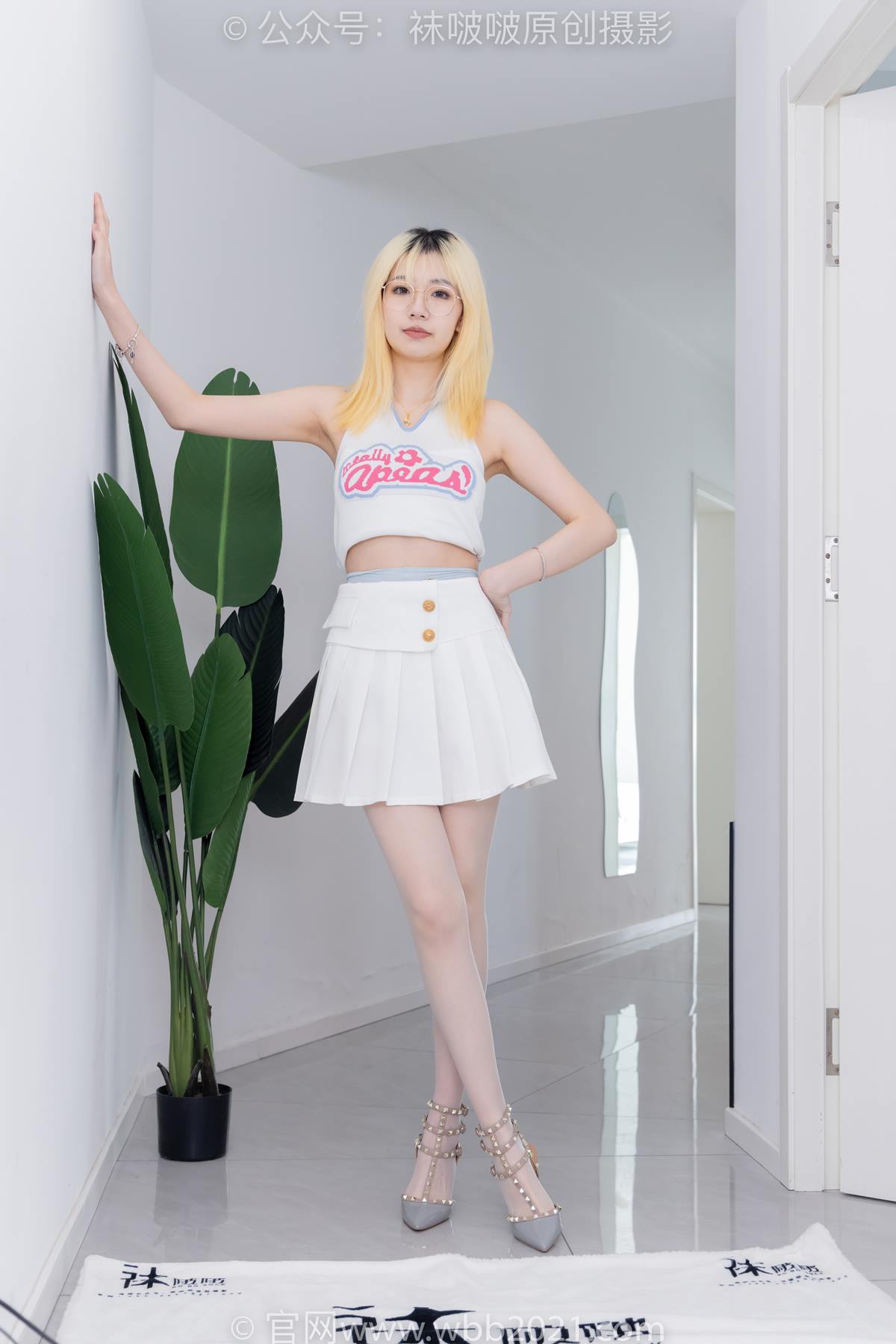 图片[100]-[BoBoSocks袜啵啵]NO.543 小甜豆 高跟鞋、油亮淡蓝丝、腰丝[150P] – 速更版-美库