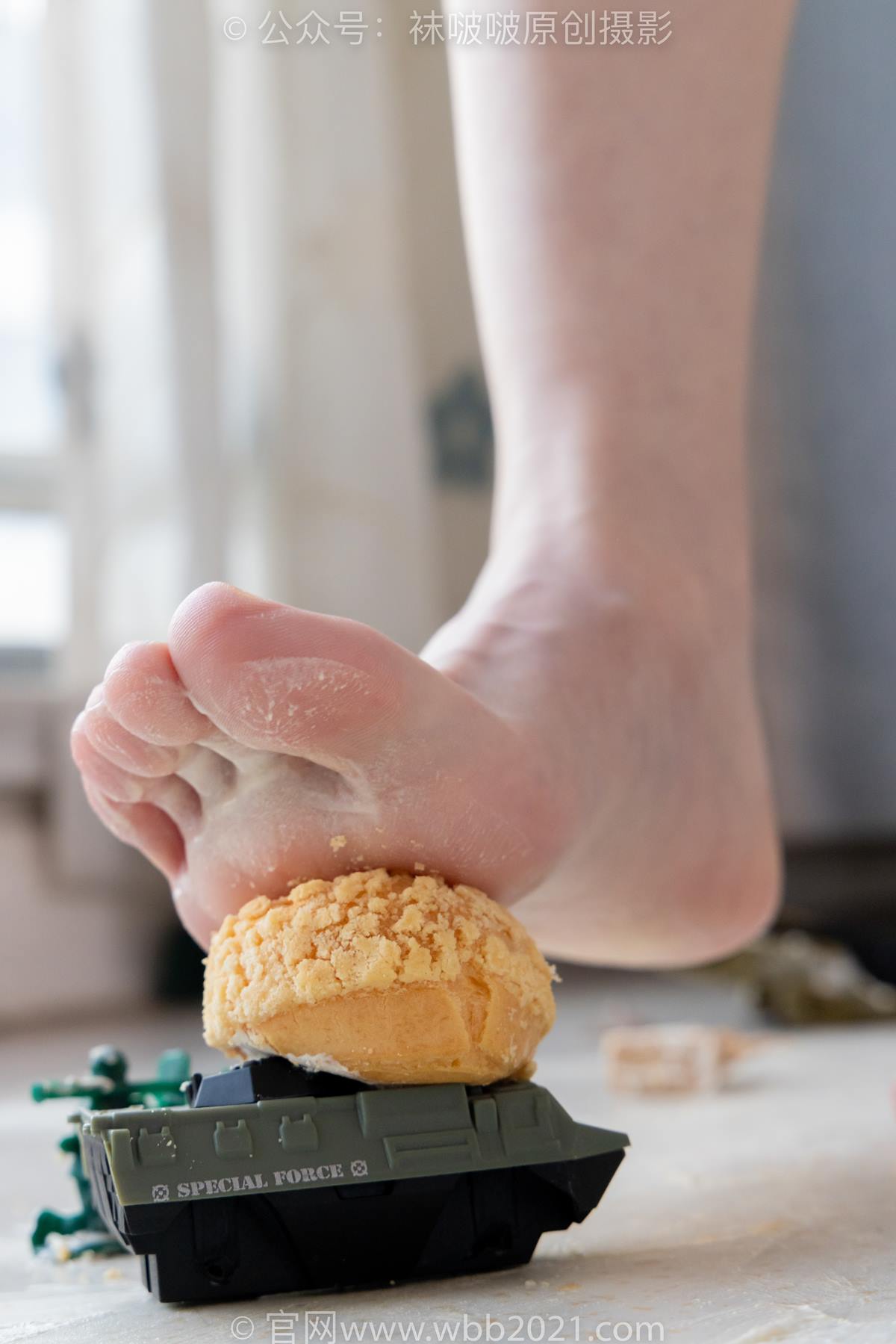 图片[24]-[BoBoSocks袜啵啵]NO.544 甜甜圈-高跟鞋、油亮薄白丝、裸足、踩小人和奶油泡芙剧情[140P] – 速更版-美库