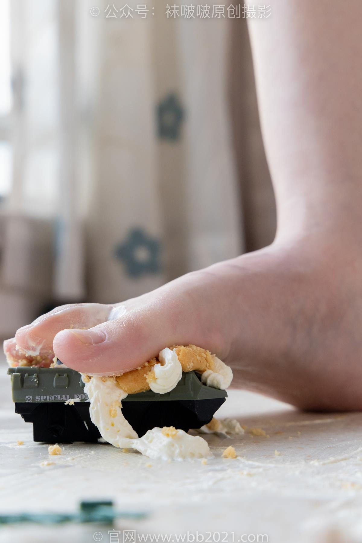 图片[38]-[BoBoSocks袜啵啵]NO.544 甜甜圈-高跟鞋、油亮薄白丝、裸足、踩小人和奶油泡芙剧情[140P] – 速更版-美库