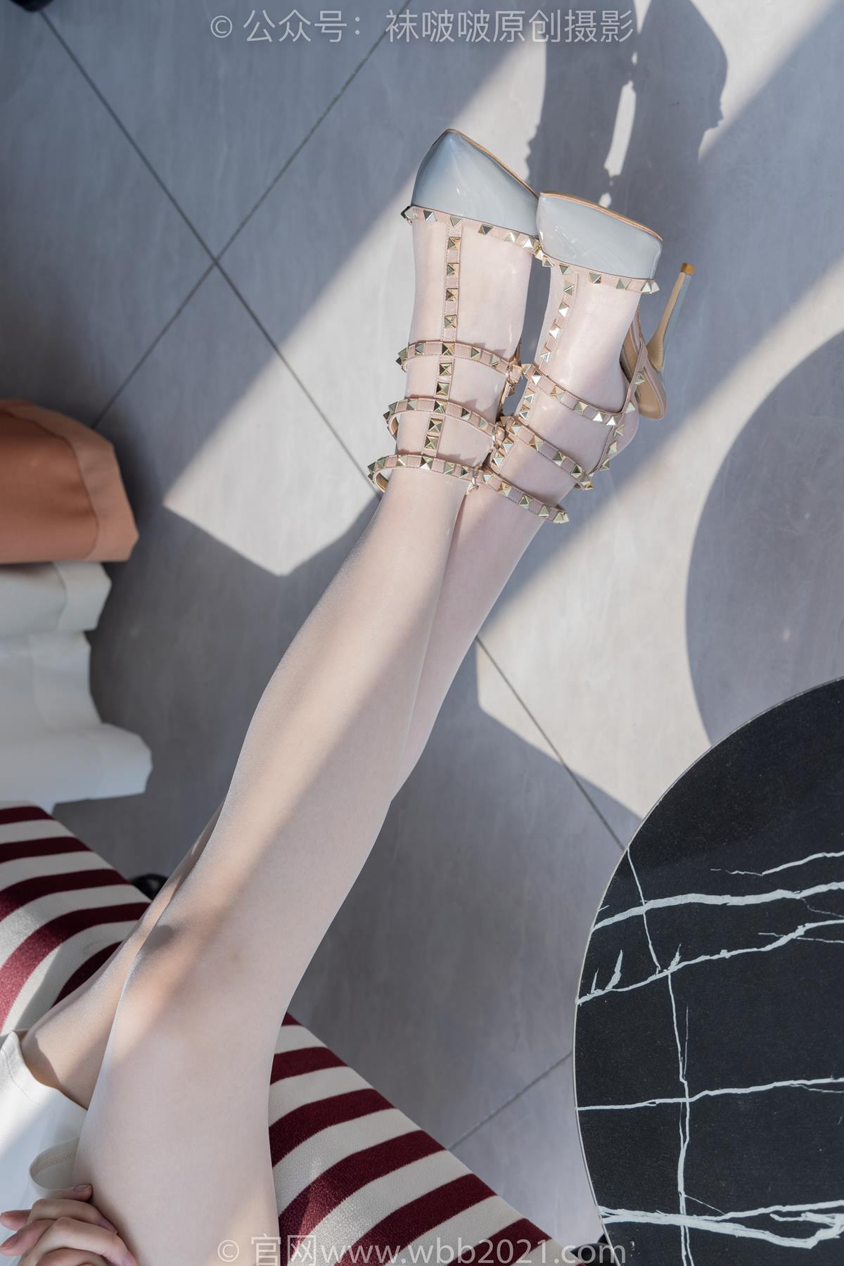 图片[121]-[BoBoSocks袜啵啵]NO.543 小甜豆 高跟鞋、油亮淡蓝丝、腰丝[150P] – 速更版-美库