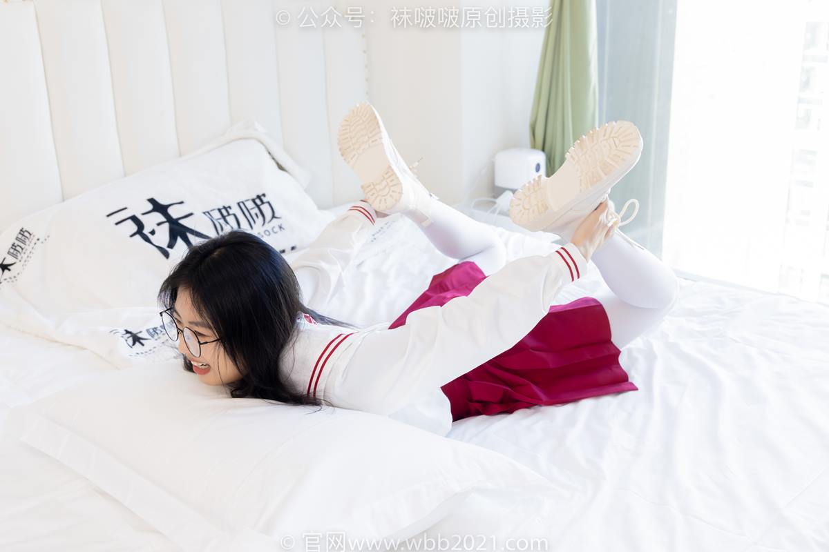 图片[11]-[BoBoSocks袜啵啵]NO.545 奶油-白色马丁靴、厚白丝、jk制服、瑜伽动作时用老头乐挠脚剧情[104P] – 速更版-美库