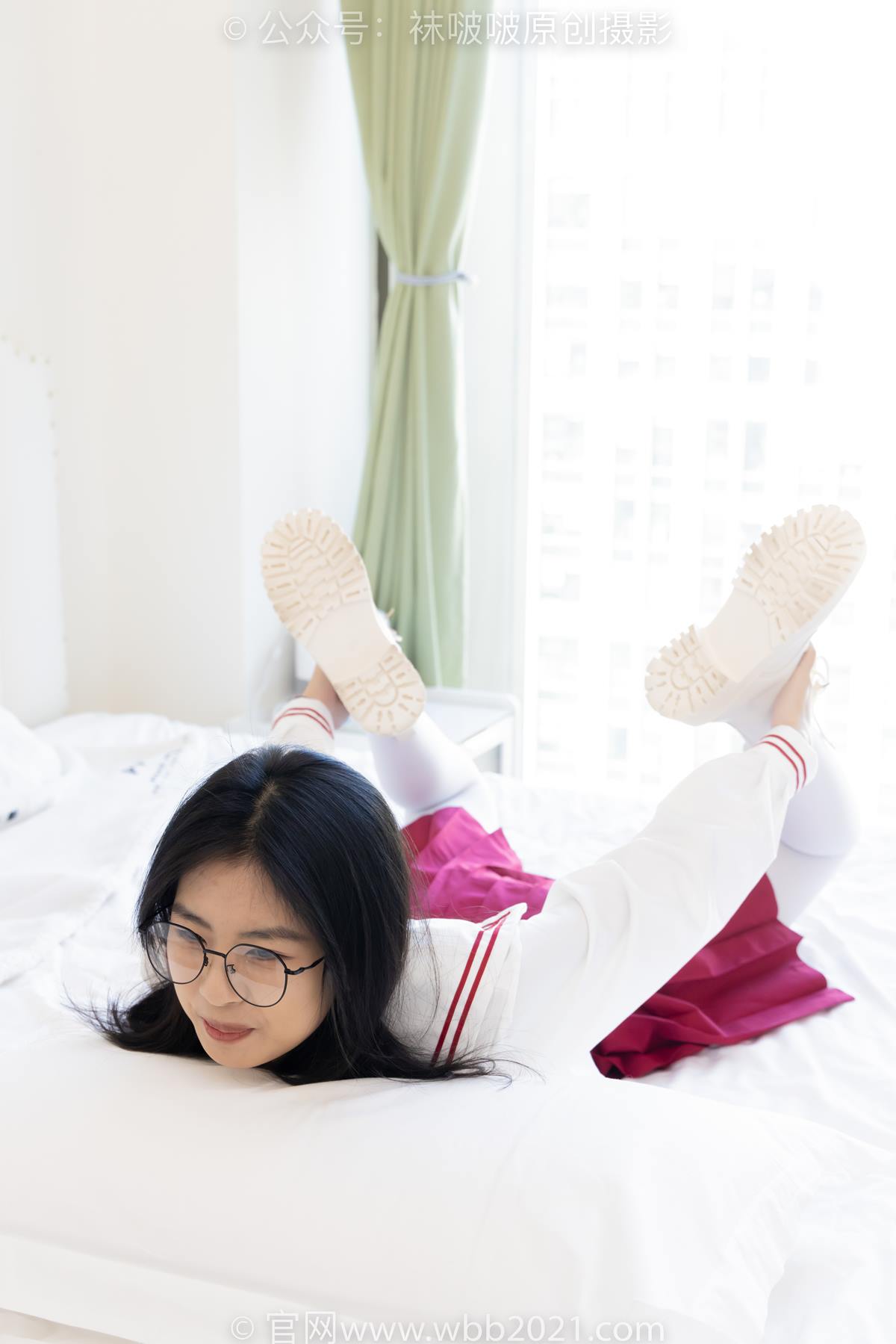 图片[12]-[BoBoSocks袜啵啵]NO.545 奶油-白色马丁靴、厚白丝、jk制服、瑜伽动作时用老头乐挠脚剧情[104P] – 速更版-美库