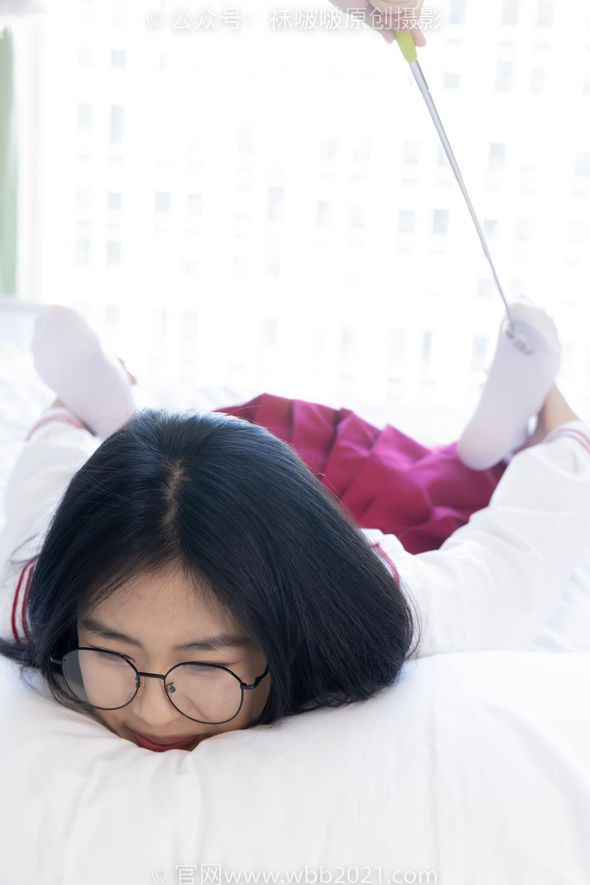 图片[20]-[BoBoSocks袜啵啵]NO.545 奶油-白色马丁靴、厚白丝、jk制服、瑜伽动作时用老头乐挠脚剧情[104P] – 速更版-美库