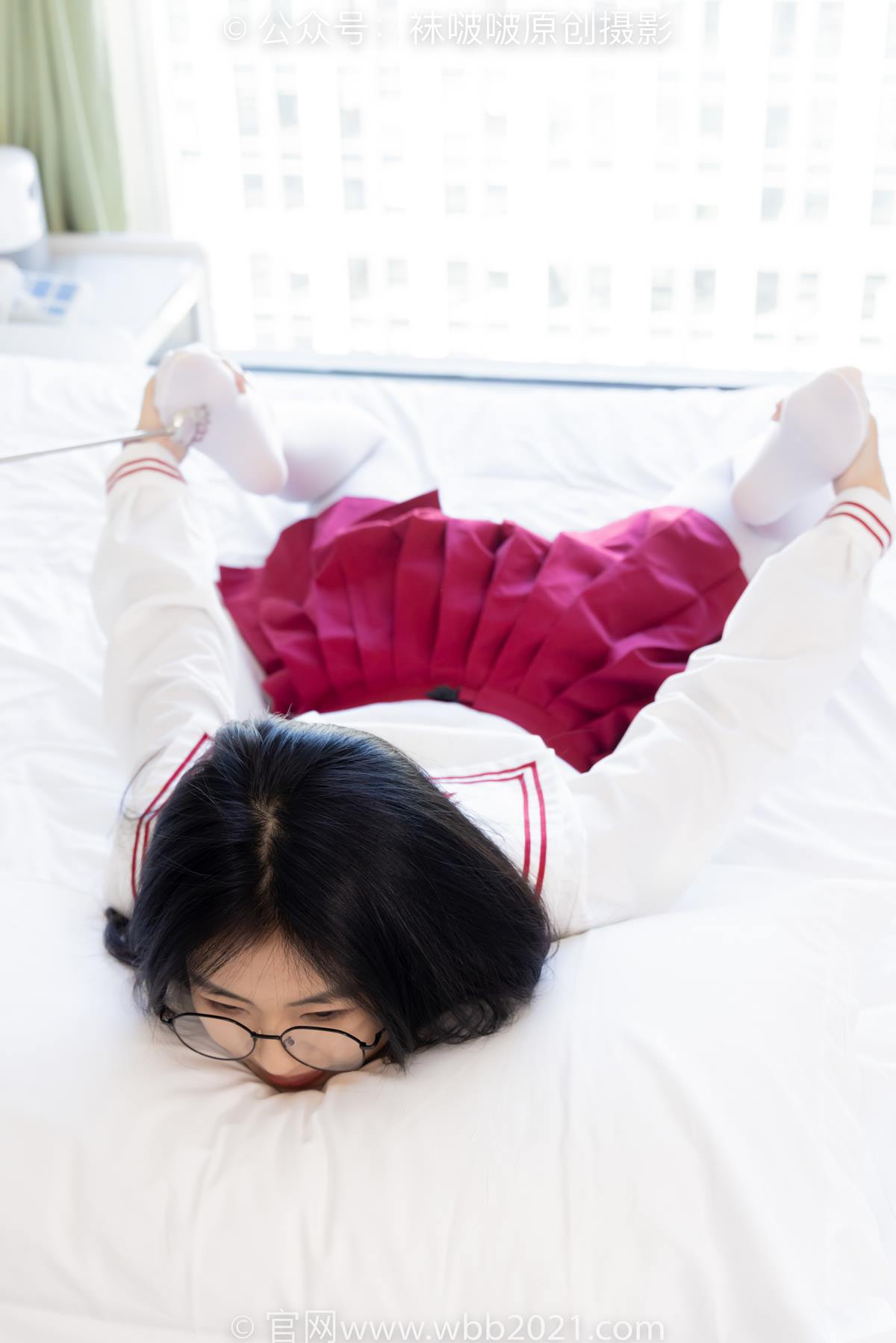 图片[22]-[BoBoSocks袜啵啵]NO.545 奶油-白色马丁靴、厚白丝、jk制服、瑜伽动作时用老头乐挠脚剧情[104P] – 速更版-美库