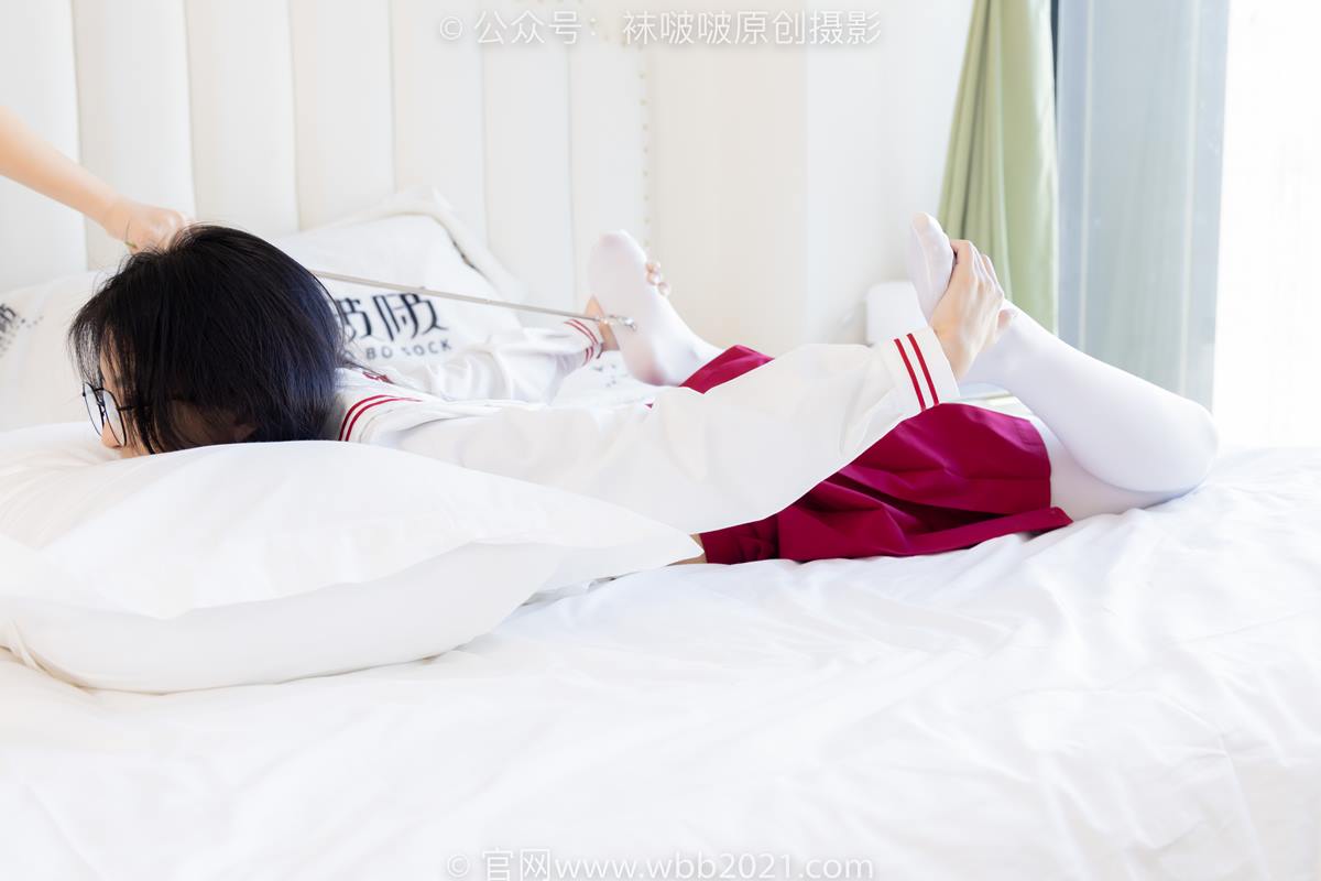 图片[25]-[BoBoSocks袜啵啵]NO.545 奶油-白色马丁靴、厚白丝、jk制服、瑜伽动作时用老头乐挠脚剧情[104P] – 速更版-美库