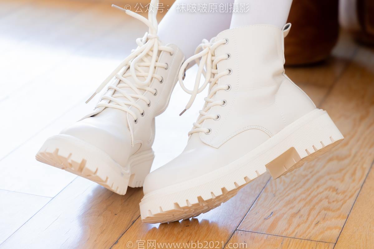 图片[33]-[BoBoSocks袜啵啵]NO.545 奶油-白色马丁靴、厚白丝、jk制服、瑜伽动作时用老头乐挠脚剧情[104P] – 速更版-美库