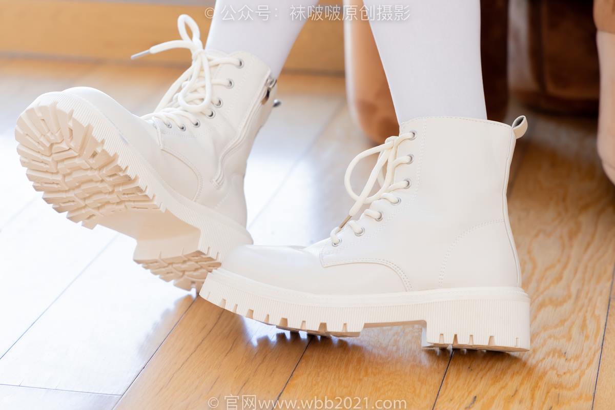 图片[34]-[BoBoSocks袜啵啵]NO.545 奶油-白色马丁靴、厚白丝、jk制服、瑜伽动作时用老头乐挠脚剧情[104P] – 速更版-美库