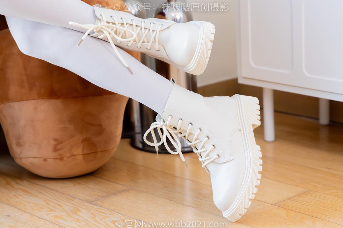 图片[36]-[BoBoSocks袜啵啵]NO.545 奶油-白色马丁靴、厚白丝、jk制服、瑜伽动作时用老头乐挠脚剧情[104P] – 速更版-美库