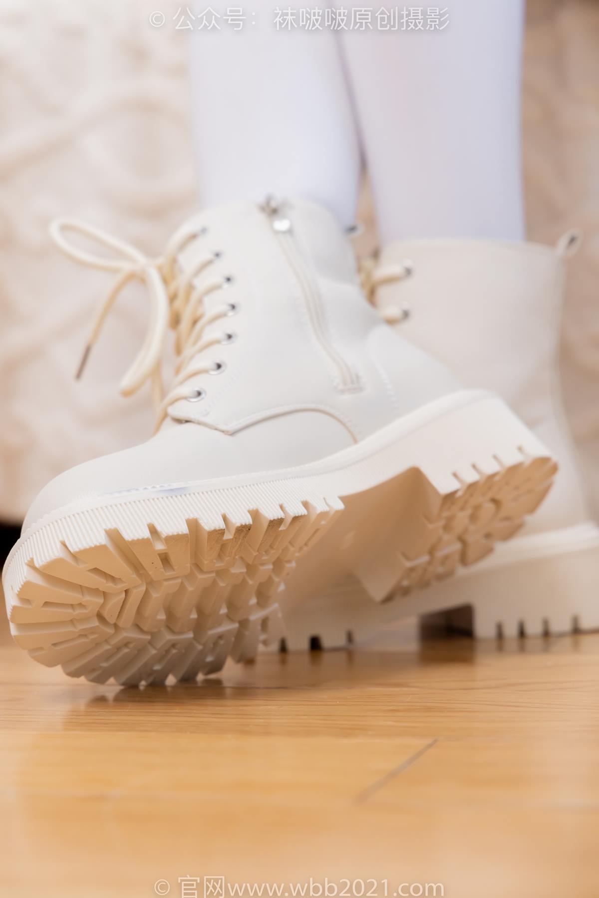 图片[44]-[BoBoSocks袜啵啵]NO.545 奶油-白色马丁靴、厚白丝、jk制服、瑜伽动作时用老头乐挠脚剧情[104P] – 速更版-美库