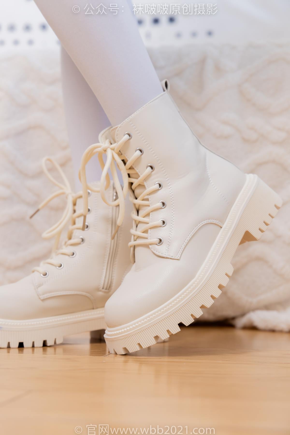 图片[45]-[BoBoSocks袜啵啵]NO.545 奶油-白色马丁靴、厚白丝、jk制服、瑜伽动作时用老头乐挠脚剧情[104P] – 速更版-美库