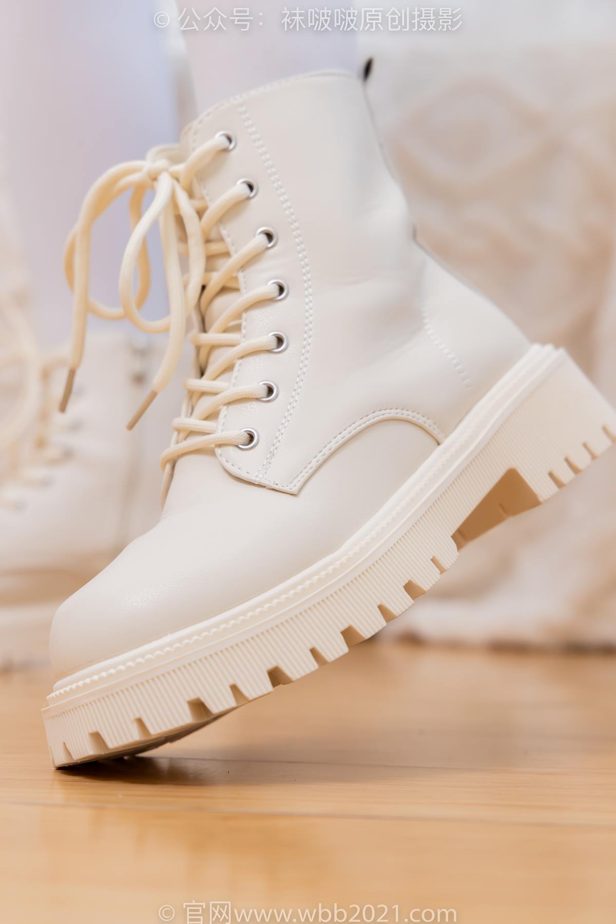 图片[46]-[BoBoSocks袜啵啵]NO.545 奶油-白色马丁靴、厚白丝、jk制服、瑜伽动作时用老头乐挠脚剧情[104P] – 速更版-美库