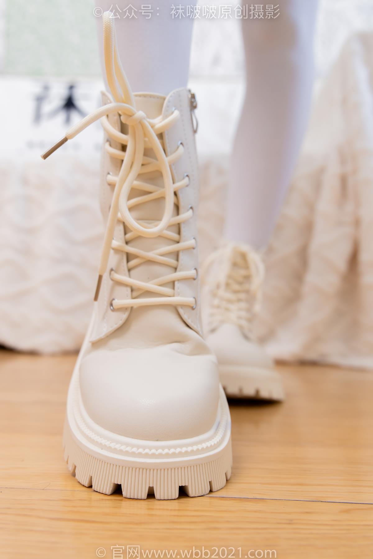 图片[48]-[BoBoSocks袜啵啵]NO.545 奶油-白色马丁靴、厚白丝、jk制服、瑜伽动作时用老头乐挠脚剧情[104P] – 速更版-美库