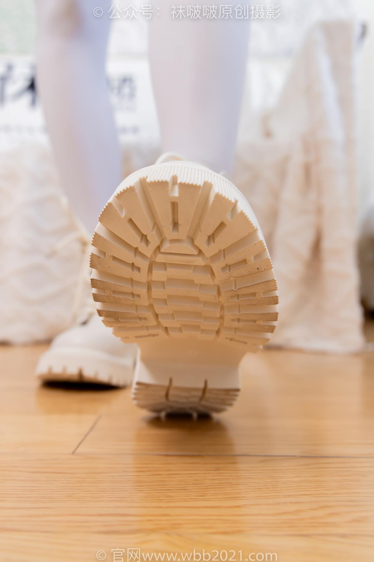 图片[49]-[BoBoSocks袜啵啵]NO.545 奶油-白色马丁靴、厚白丝、jk制服、瑜伽动作时用老头乐挠脚剧情[104P] – 速更版-美库