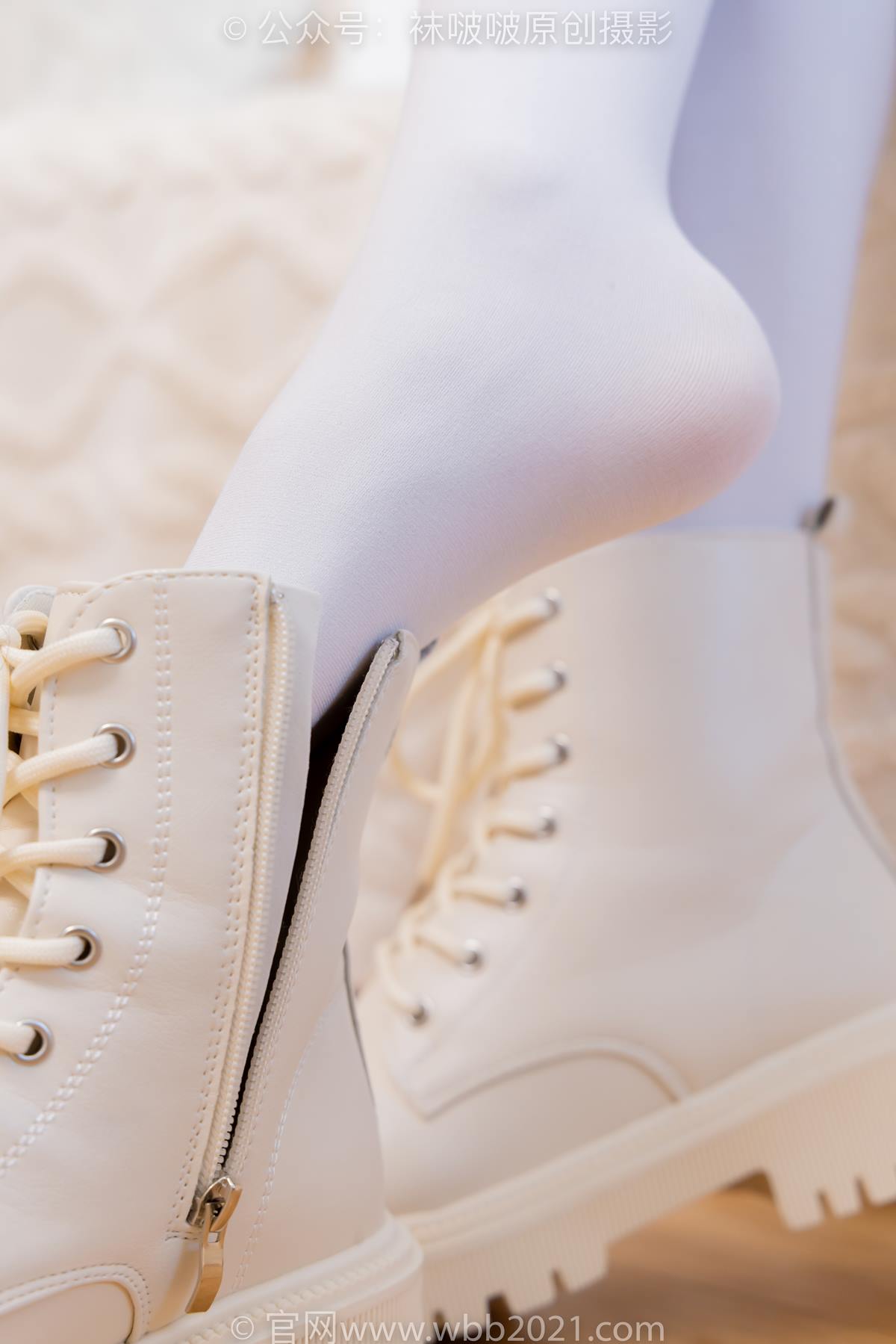 图片[50]-[BoBoSocks袜啵啵]NO.545 奶油-白色马丁靴、厚白丝、jk制服、瑜伽动作时用老头乐挠脚剧情[104P] – 速更版-美库