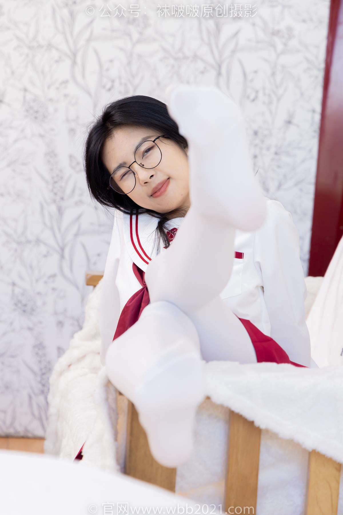 图片[60]-[BoBoSocks袜啵啵]NO.545 奶油-白色马丁靴、厚白丝、jk制服、瑜伽动作时用老头乐挠脚剧情[104P] – 速更版-美库