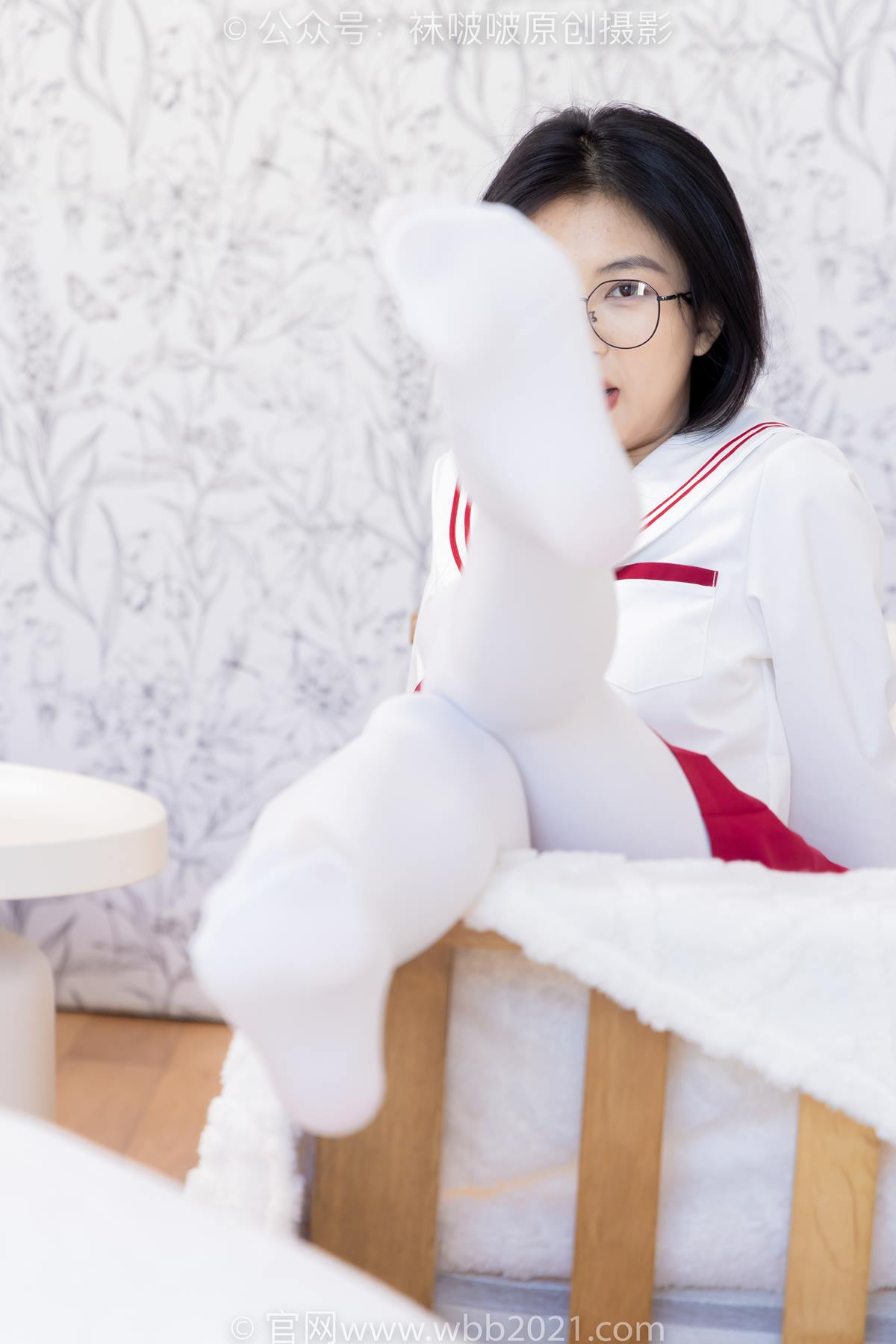 图片[61]-[BoBoSocks袜啵啵]NO.545 奶油-白色马丁靴、厚白丝、jk制服、瑜伽动作时用老头乐挠脚剧情[104P] – 速更版-美库