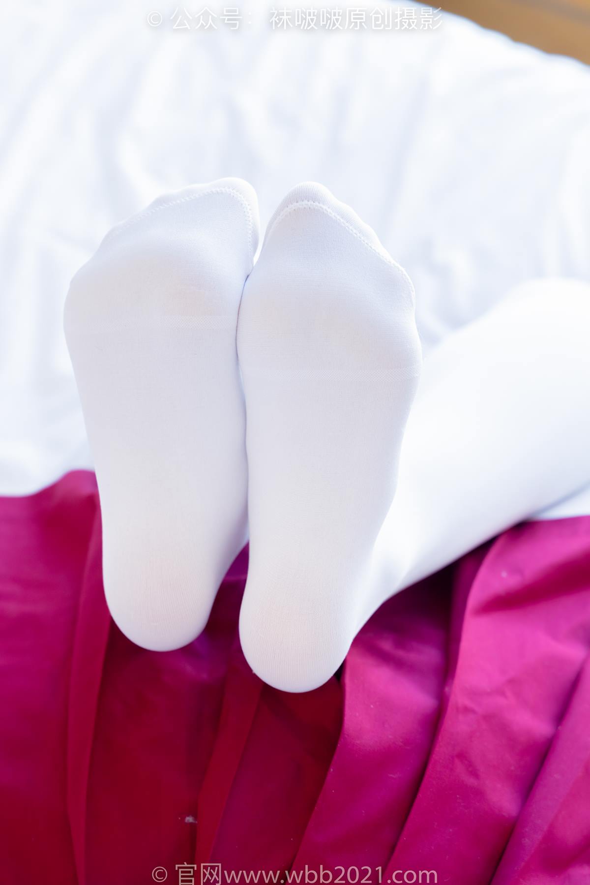 图片[85]-[BoBoSocks袜啵啵]NO.545 奶油-白色马丁靴、厚白丝、jk制服、瑜伽动作时用老头乐挠脚剧情[104P] – 速更版-美库