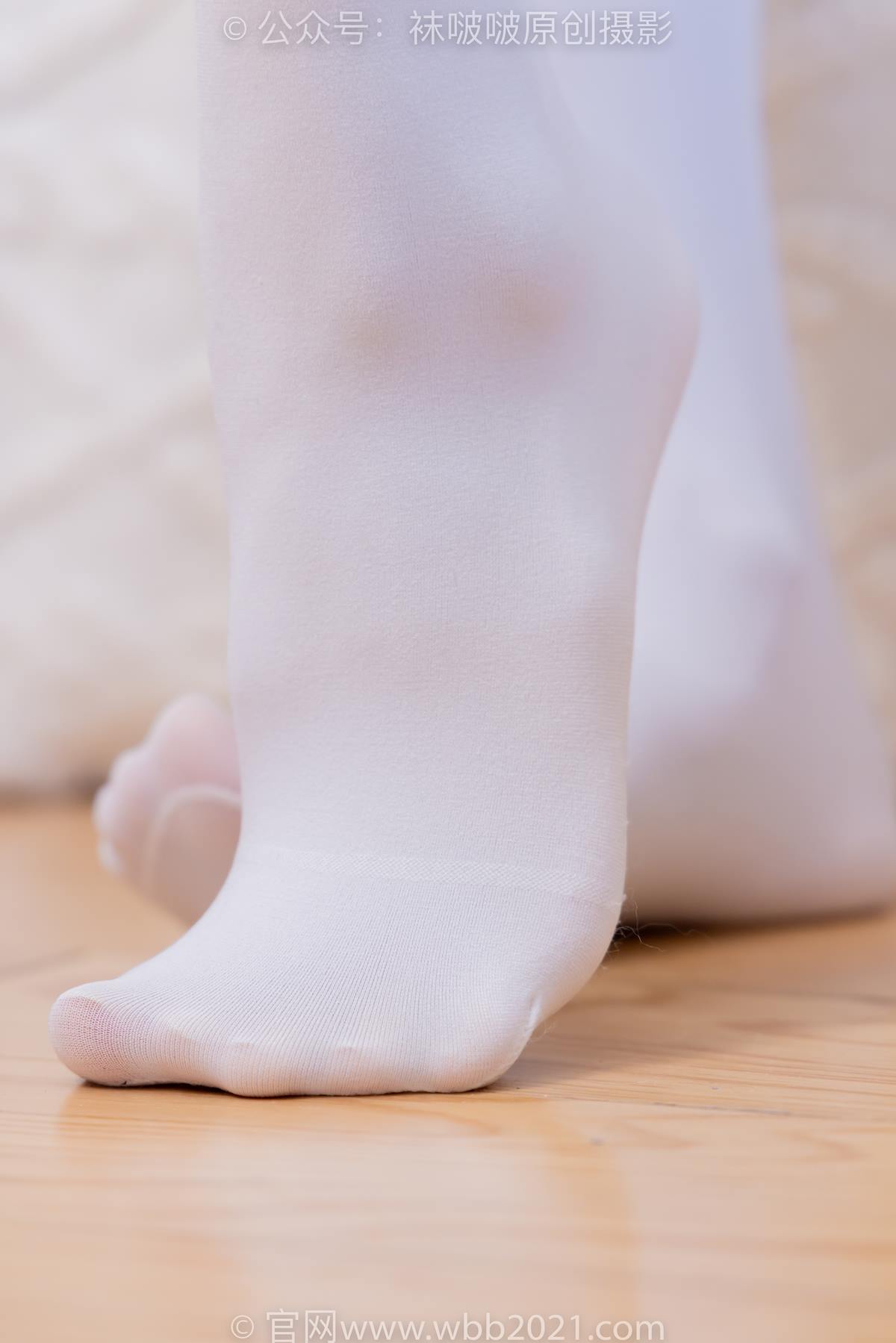 图片[95]-[BoBoSocks袜啵啵]NO.545 奶油-白色马丁靴、厚白丝、jk制服、瑜伽动作时用老头乐挠脚剧情[104P] – 速更版-美库