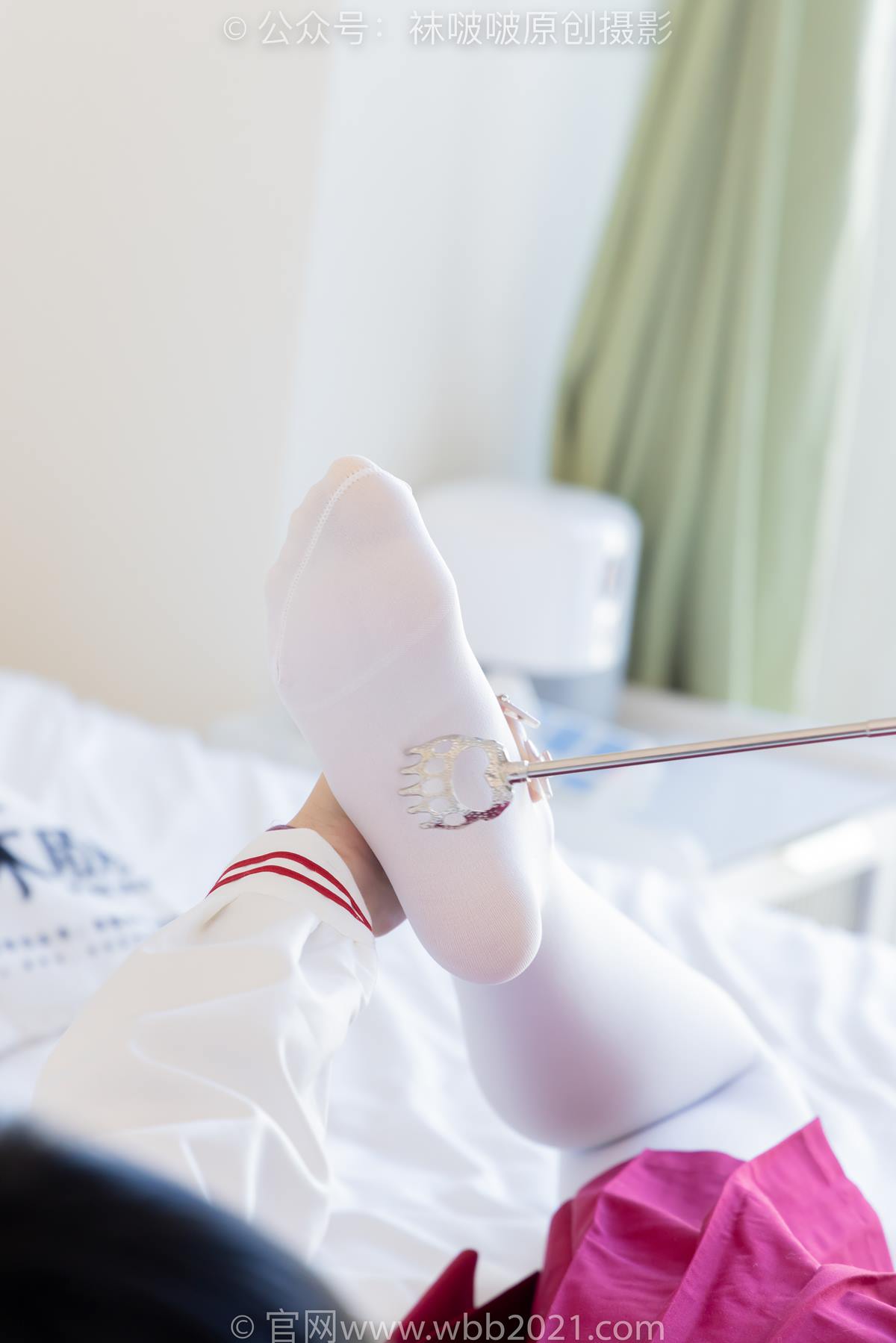 图片[104]-[BoBoSocks袜啵啵]NO.545 奶油-白色马丁靴、厚白丝、jk制服、瑜伽动作时用老头乐挠脚剧情[104P] – 速更版-美库