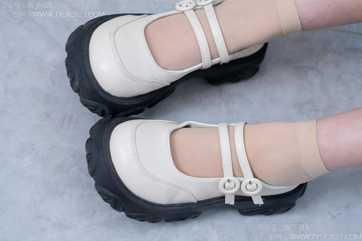 图片[20]-甜予摄影 NO.172 知知-皮鞋、短肉丝、裸足[130P] – 速更版-美库