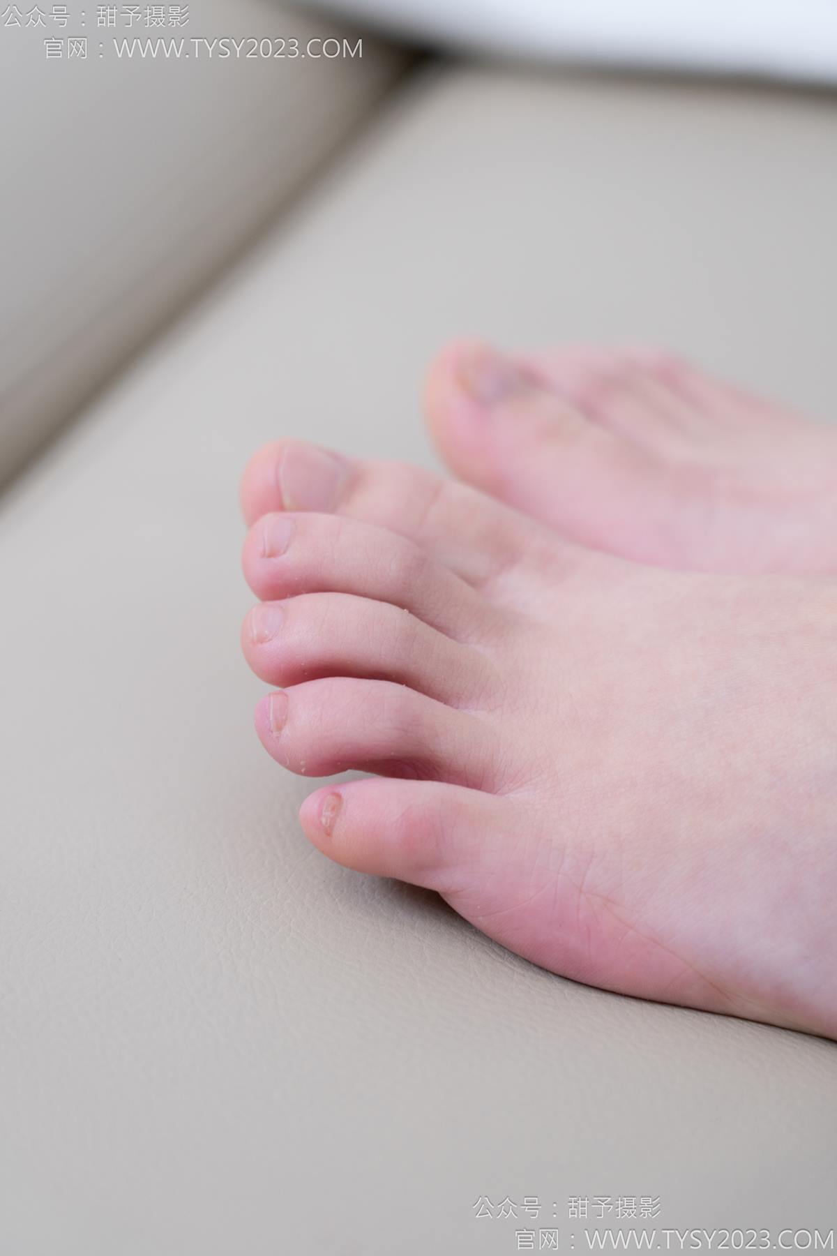 图片[105]-甜予摄影 NO.172 知知-皮鞋、短肉丝、裸足[130P] – 速更版-美库