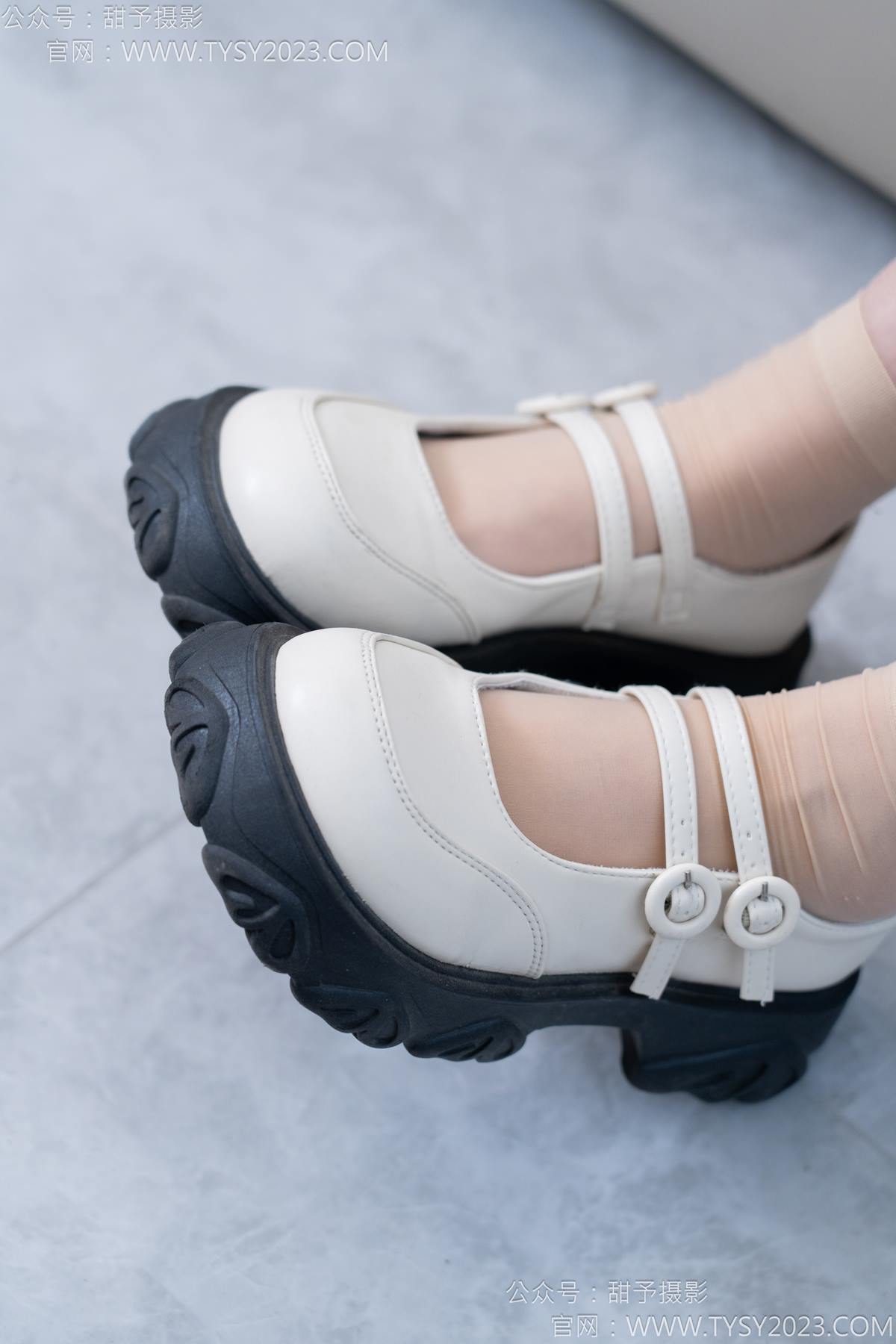图片[127]-甜予摄影 NO.172 知知-皮鞋、短肉丝、裸足[130P] – 速更版-美库