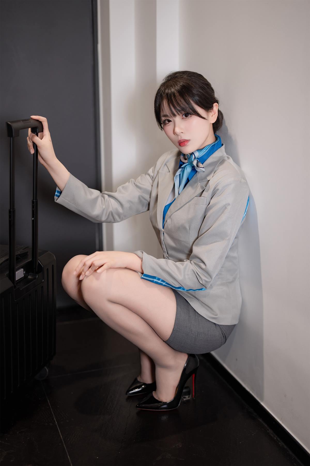 图片[22]-轩萧学姐  空姐室内灰丝[25P] – 速更版-美库