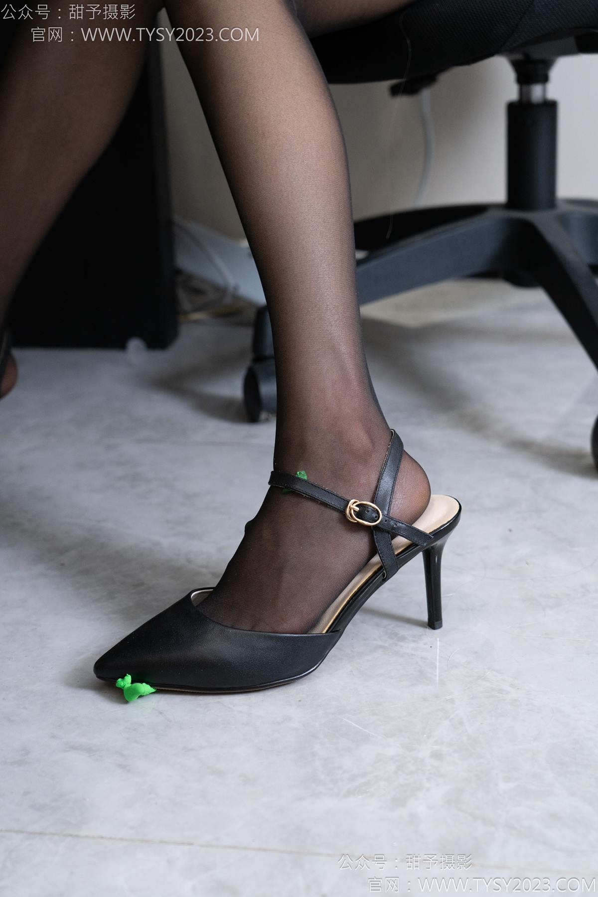 图片[13]-甜予摄影 NO.175 澜澜-高跟鞋、薄灰丝、薄黑丝、踩小人剧情[88P] – 速更版-美库