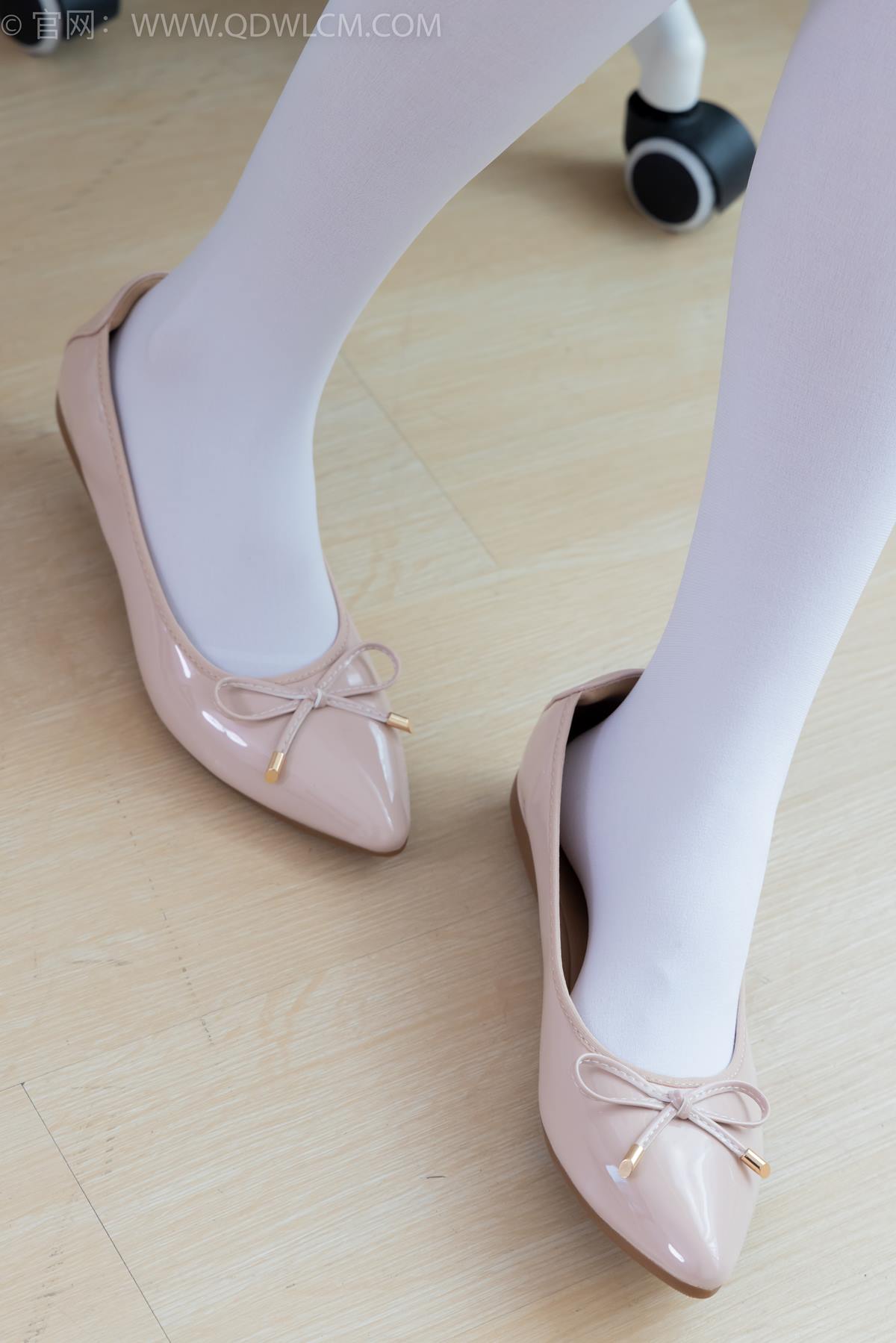 图片[15]-物恋传媒 NO.2359 恬恬-女仆装、平底鞋、厚白丝、老头乐挠脚剧情[125P] – 速更版-美库